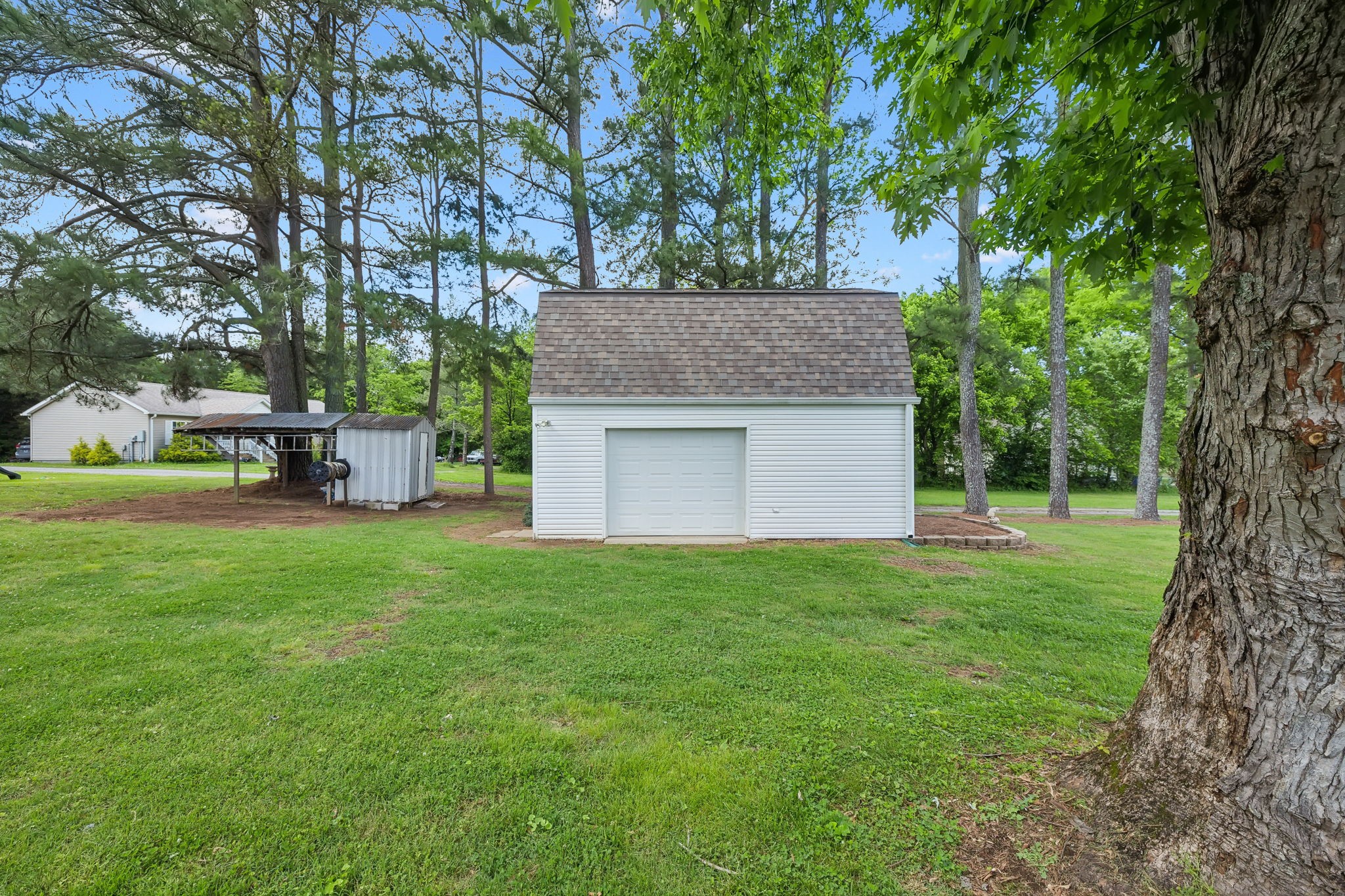 266 Paradise Dr
