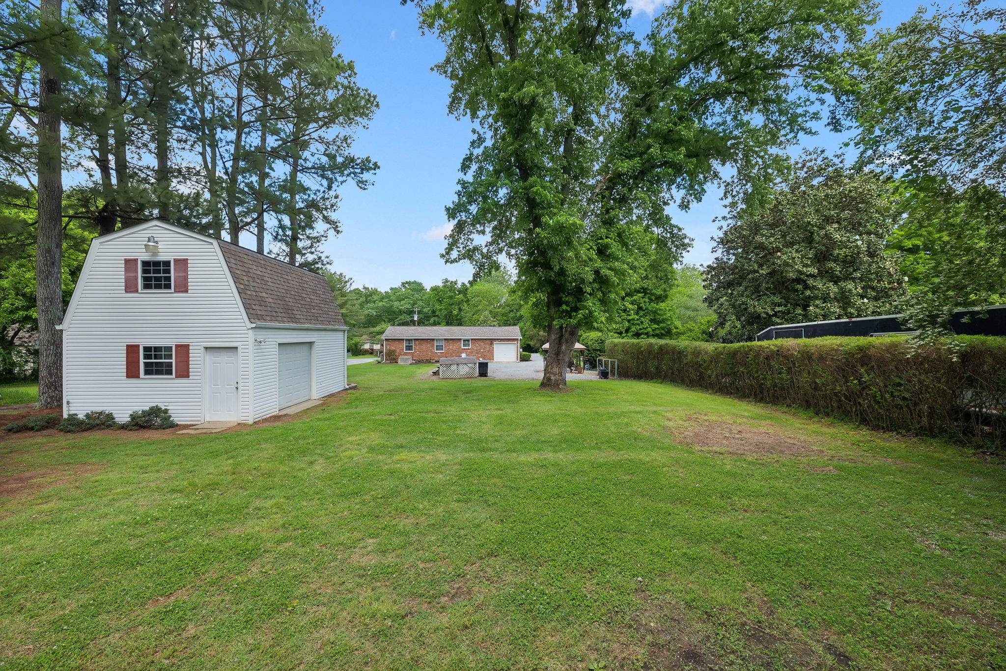 266 Paradise Dr