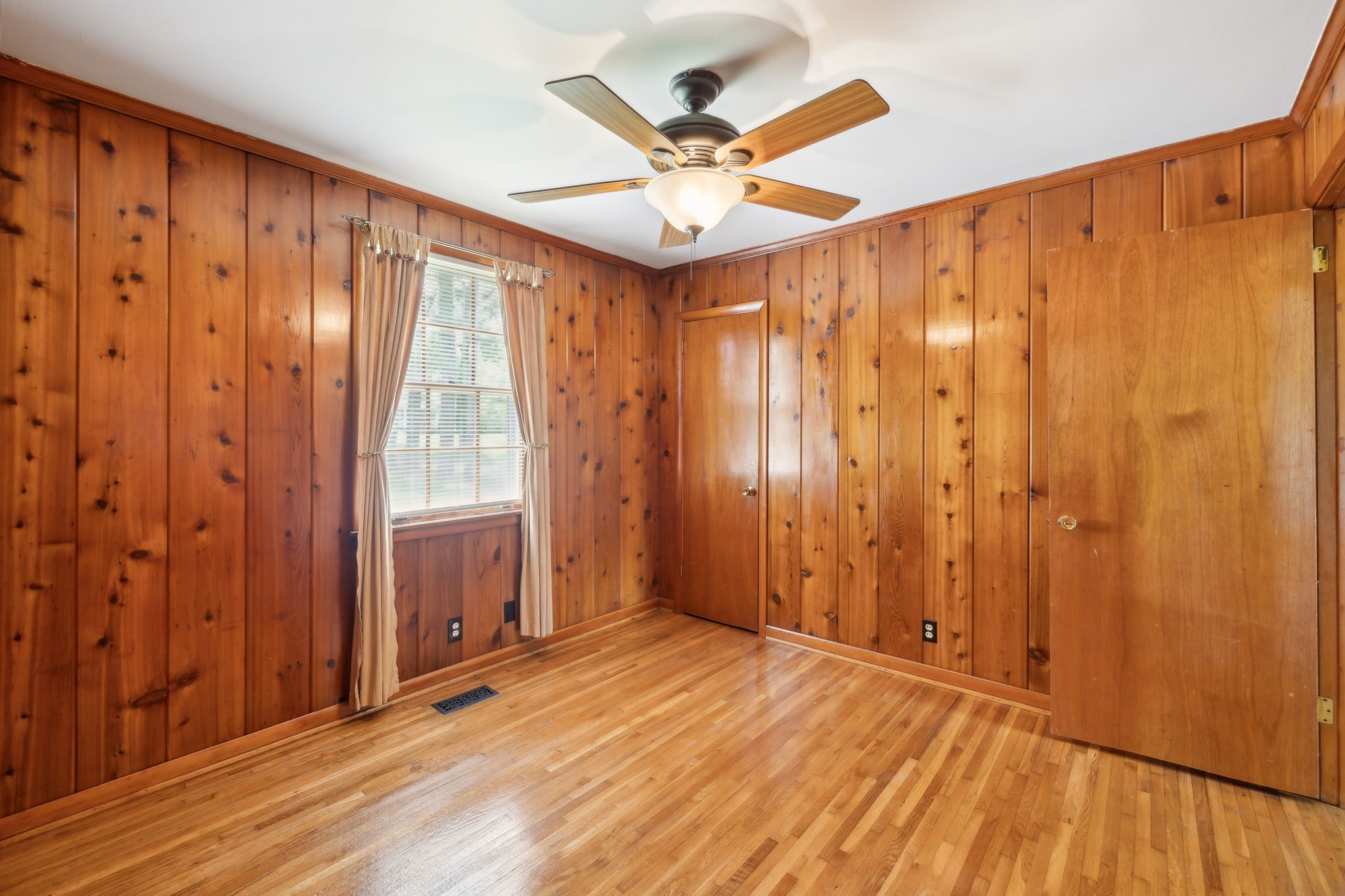 266 Paradise Dr