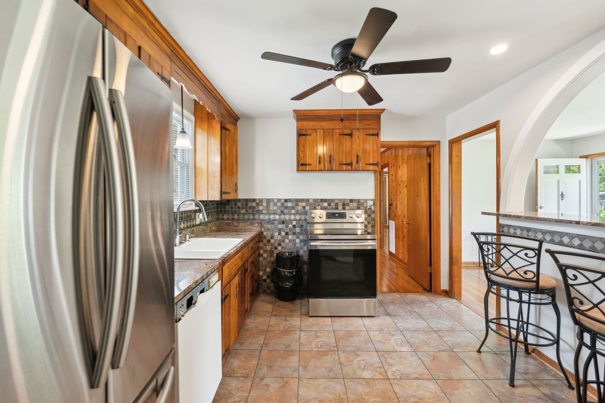 266 Paradise Dr