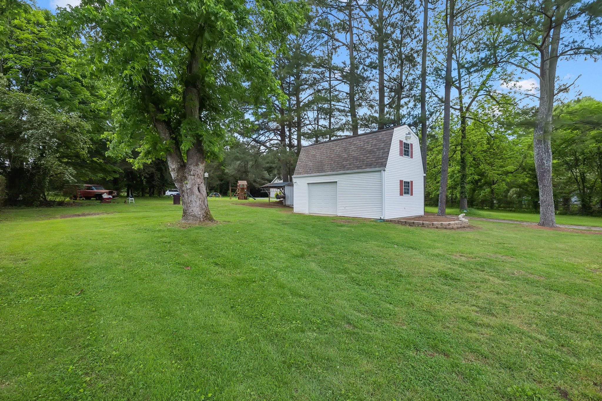 266 Paradise Dr