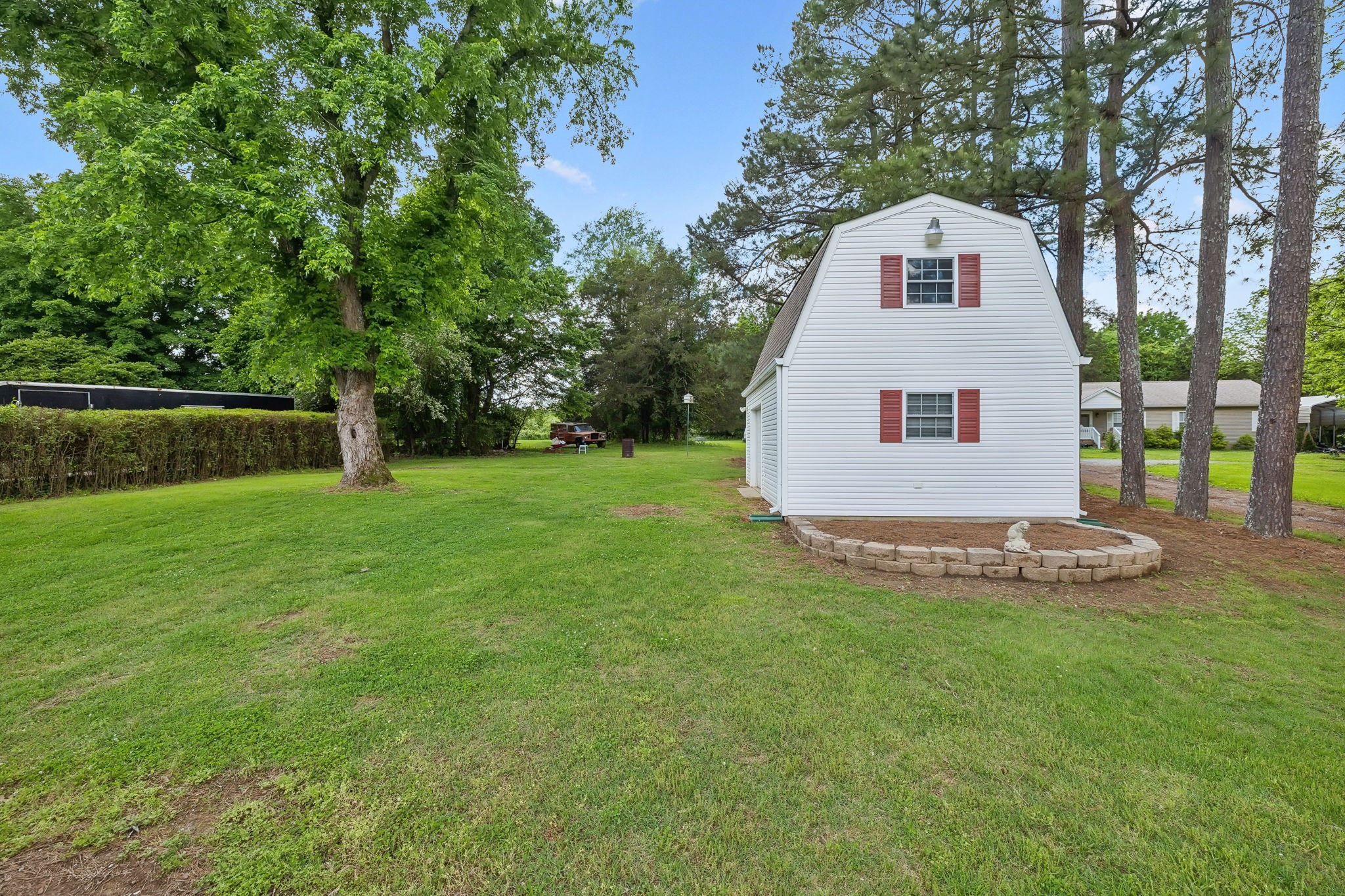 266 Paradise Dr