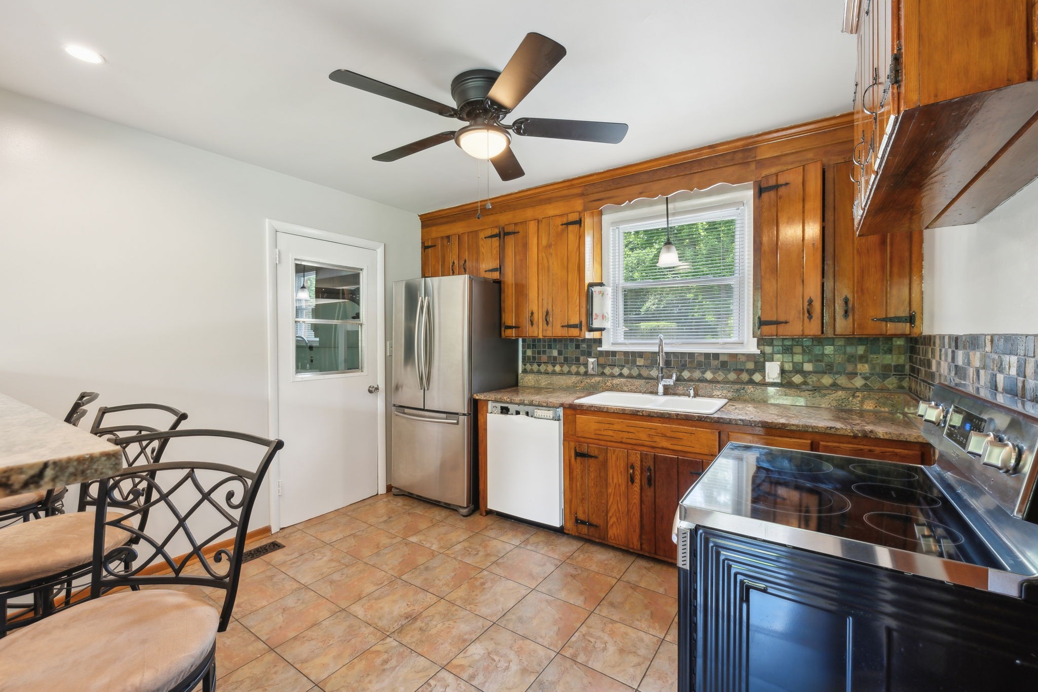266 Paradise Dr