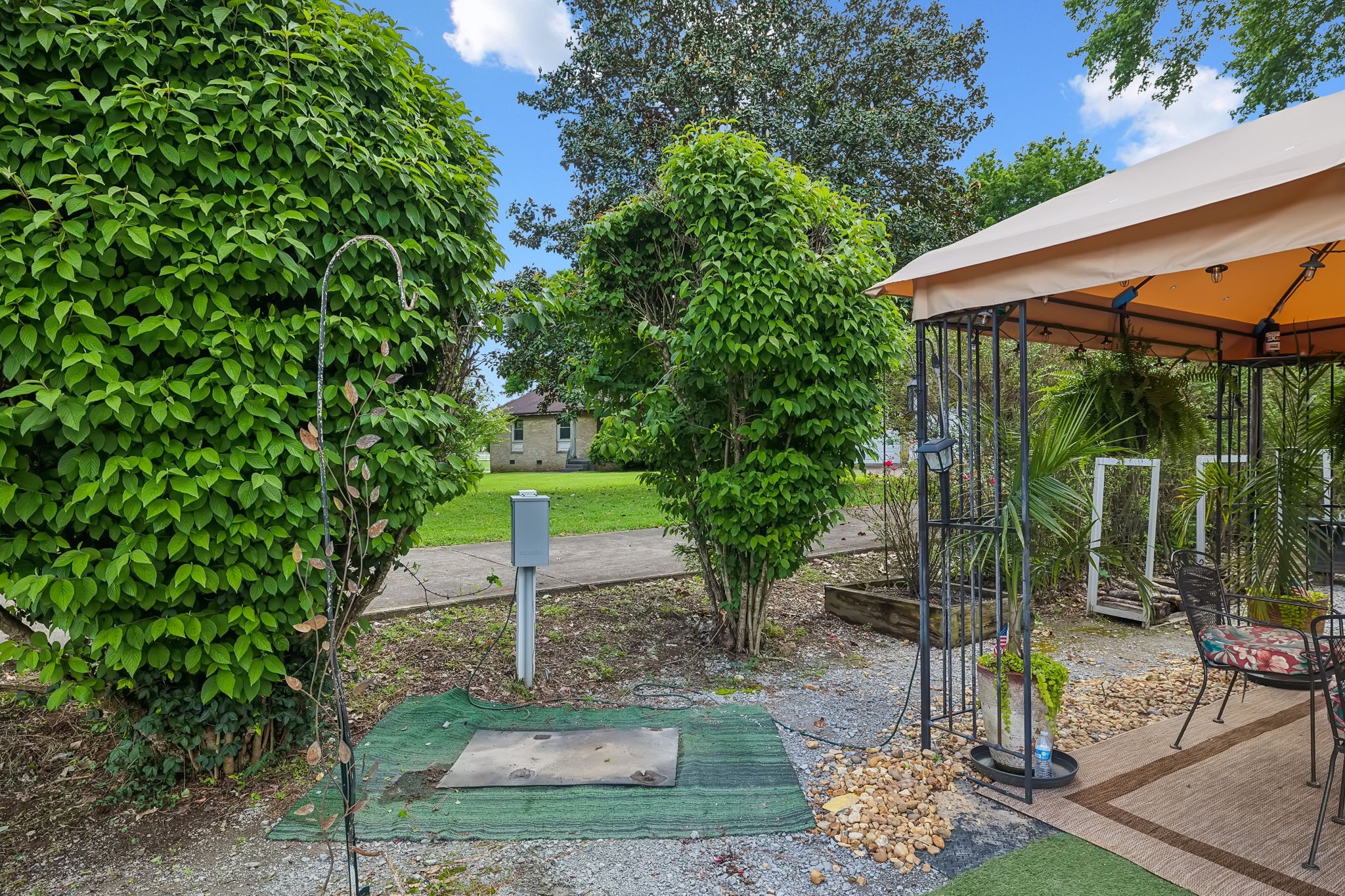 266 Paradise Dr