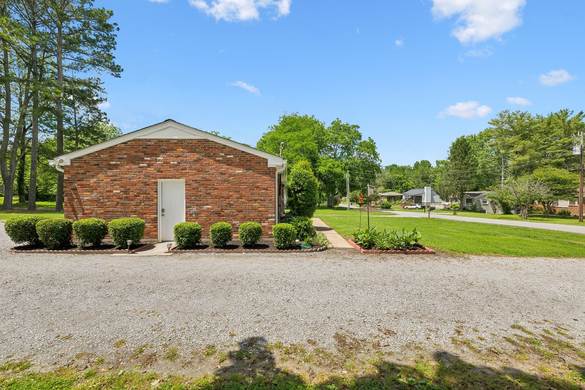 266 Paradise Dr