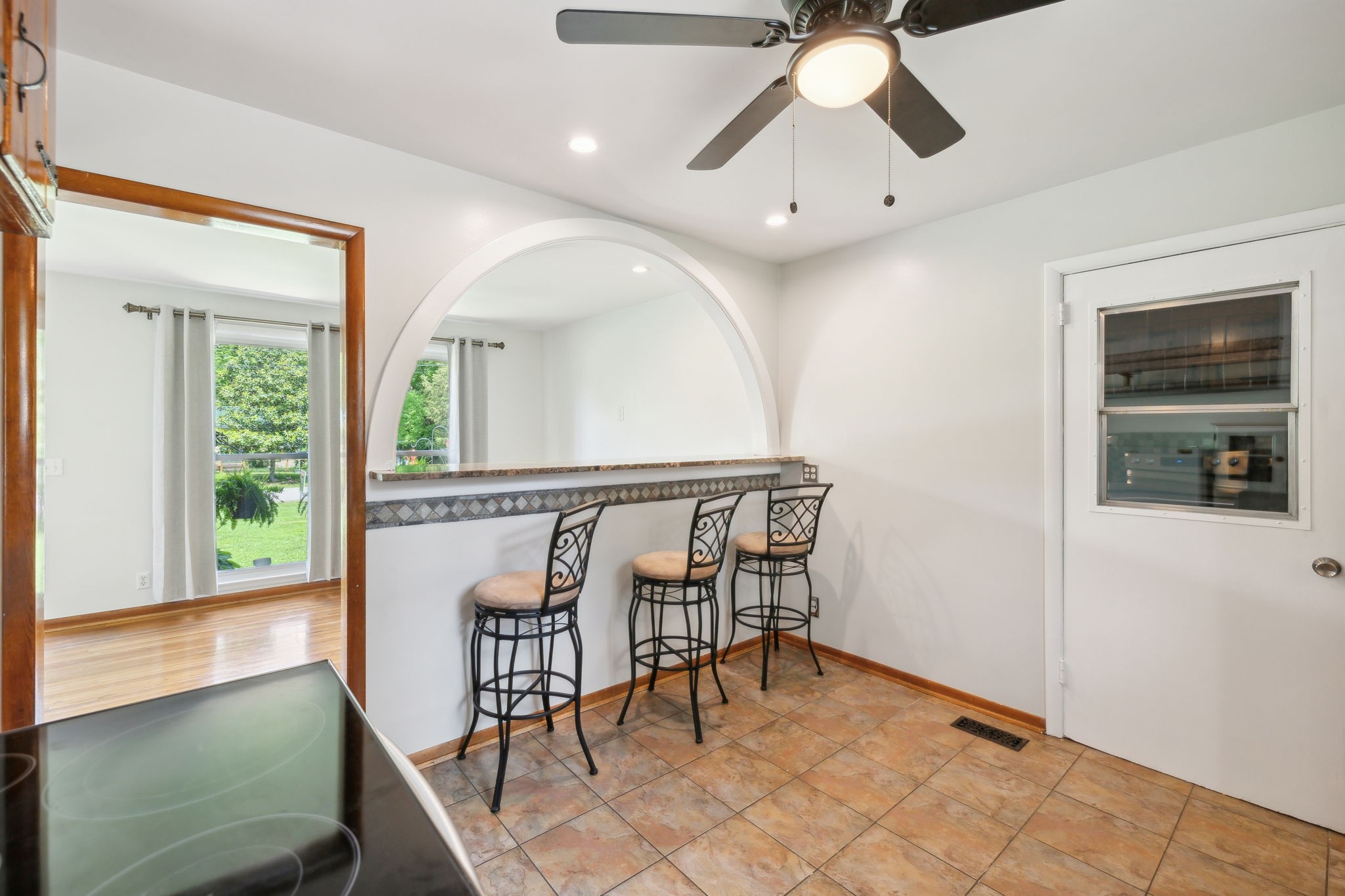 266 Paradise Dr
