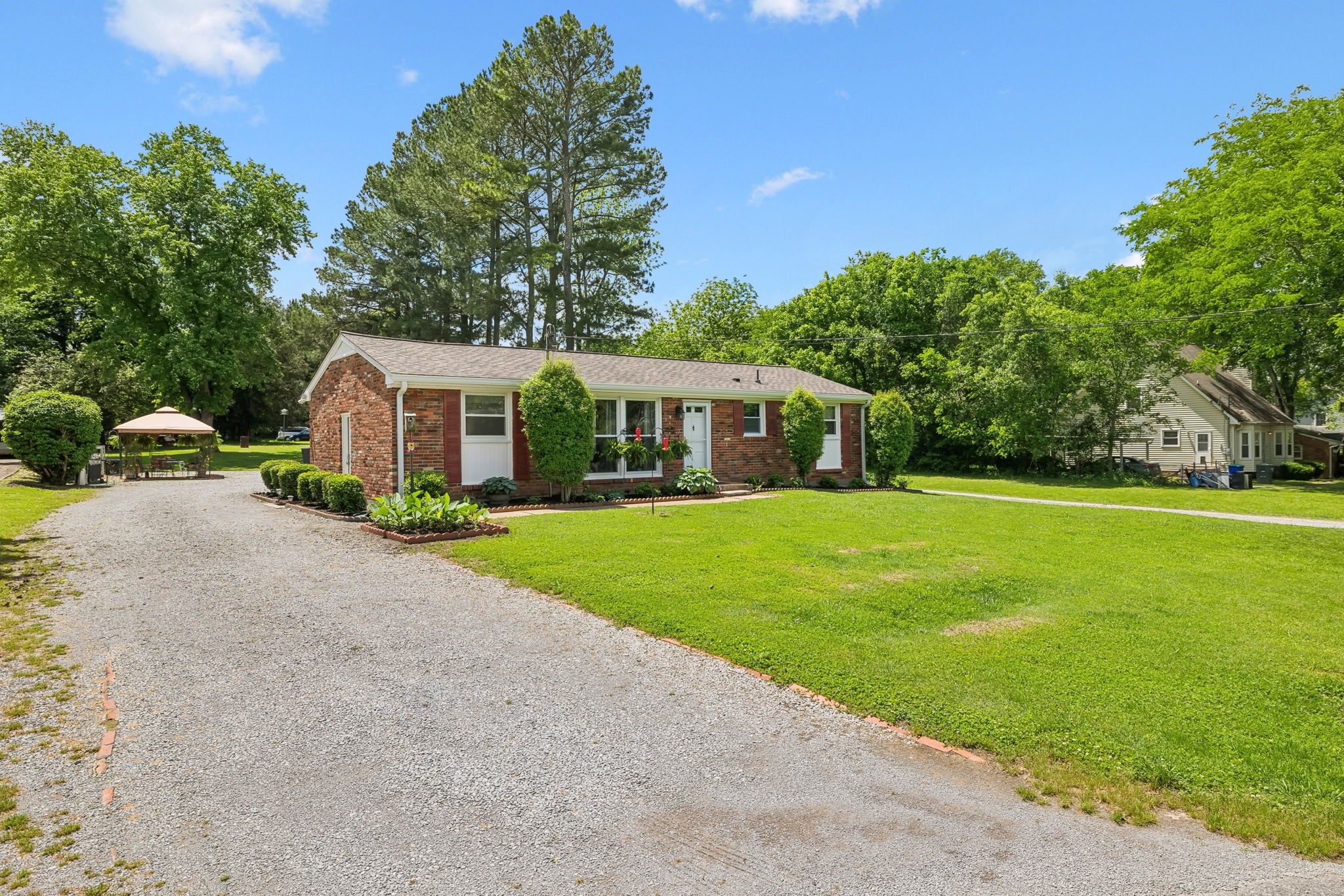266 Paradise Dr
