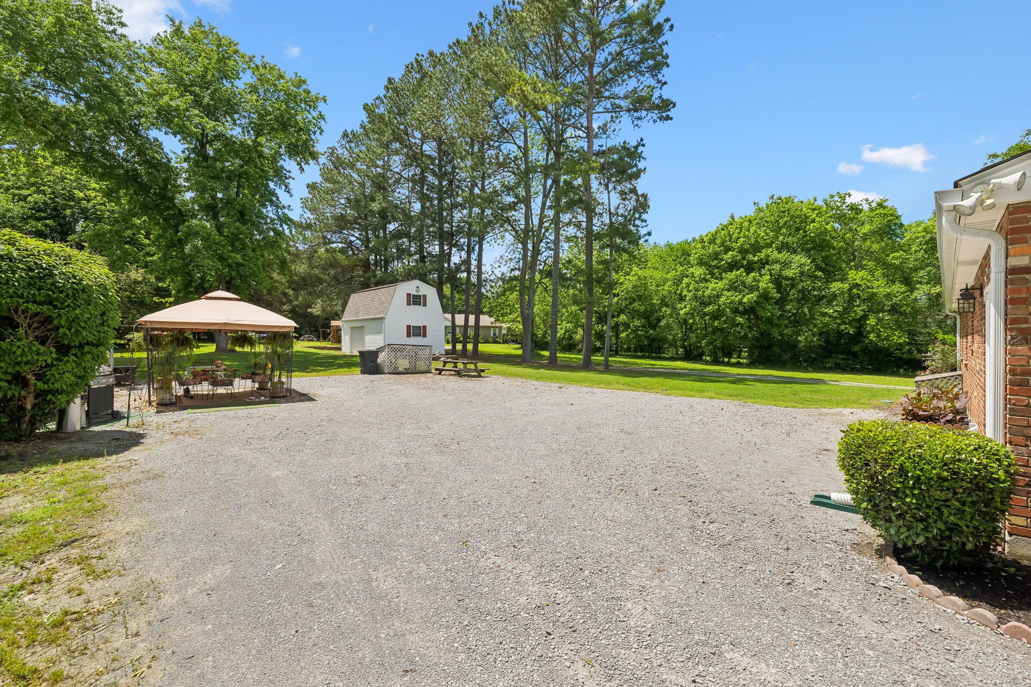 266 Paradise Dr