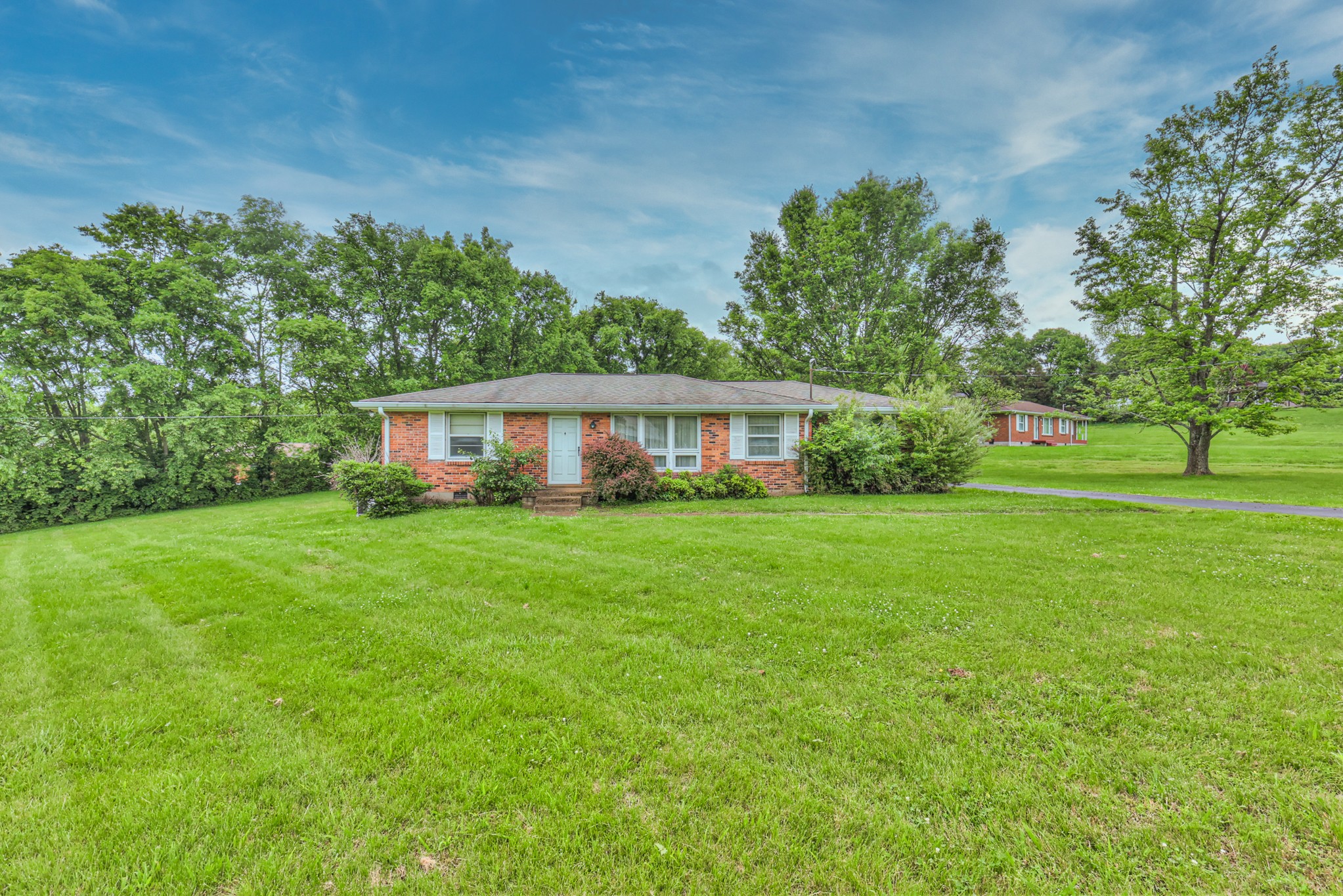 201 Foxwood Ln
