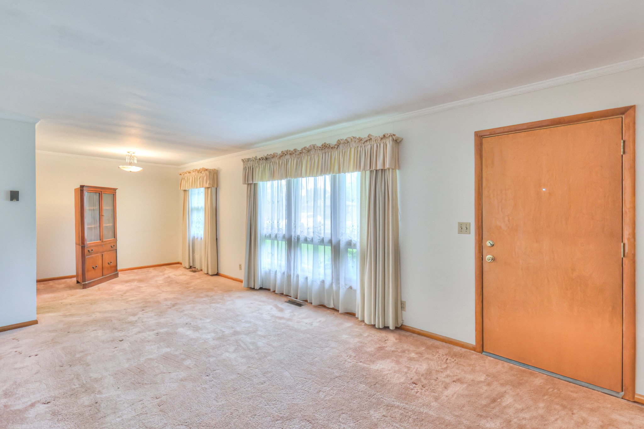 201 Foxwood Ln