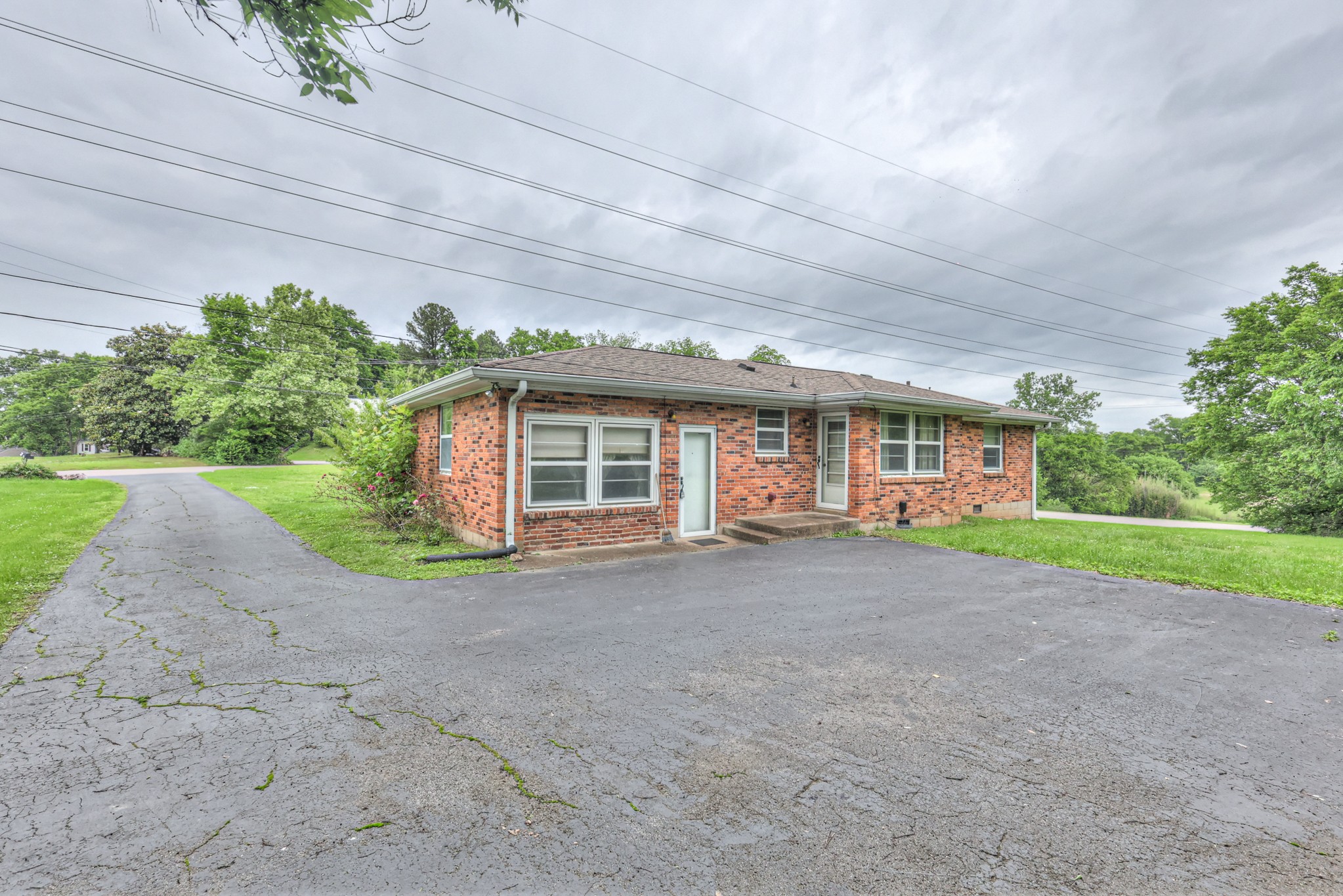 201 Foxwood Ln