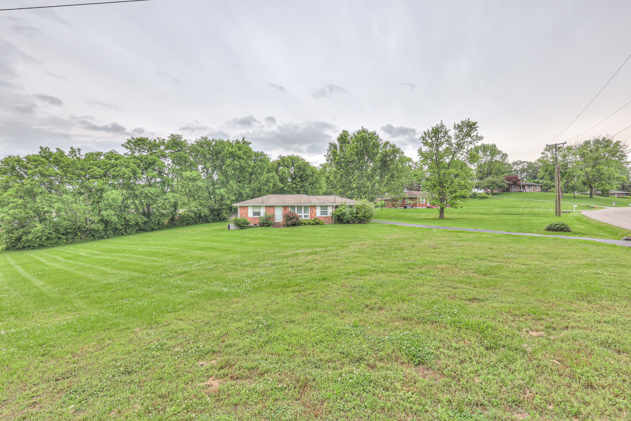 201 Foxwood Ln