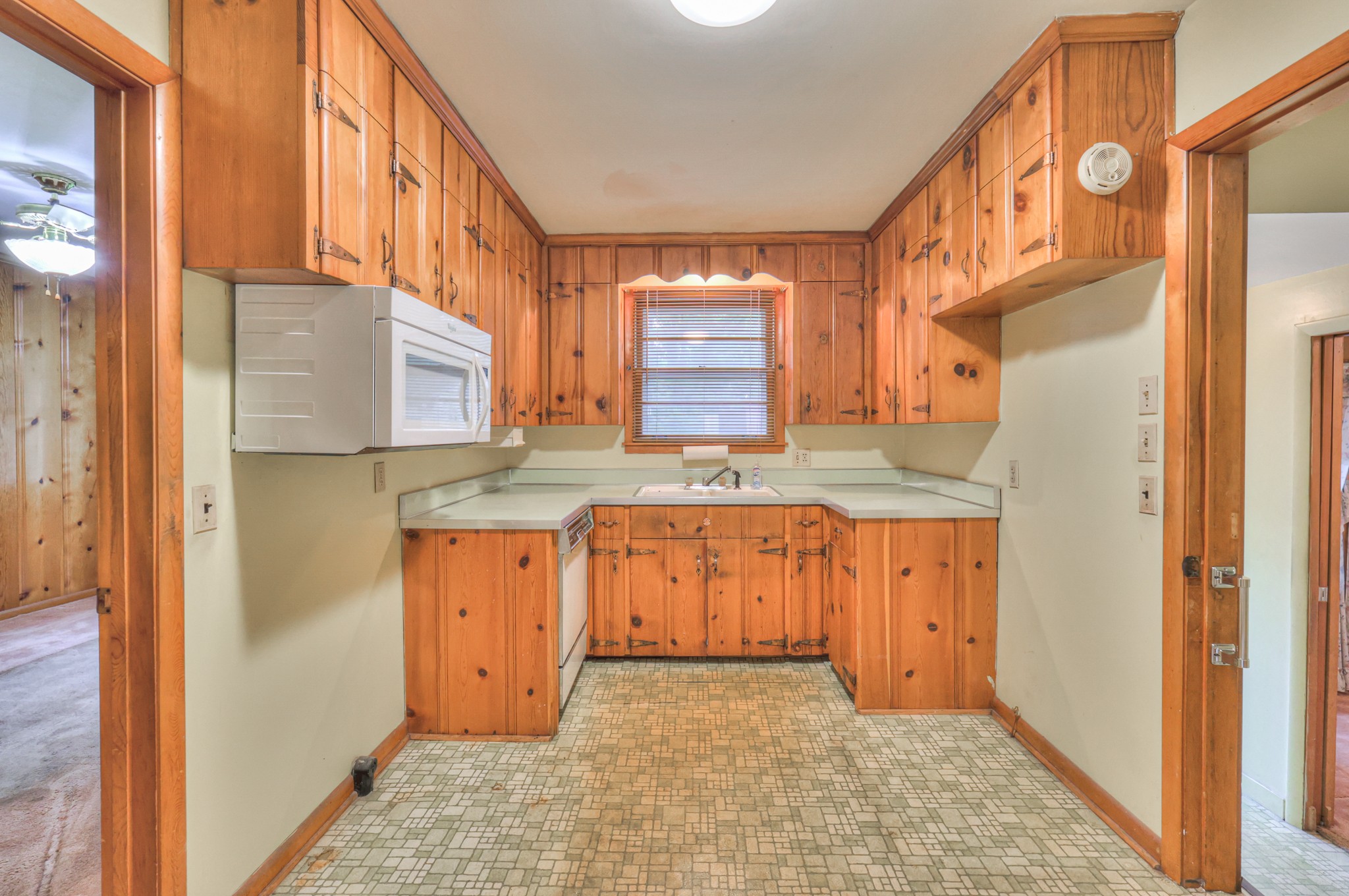 201 Foxwood Ln