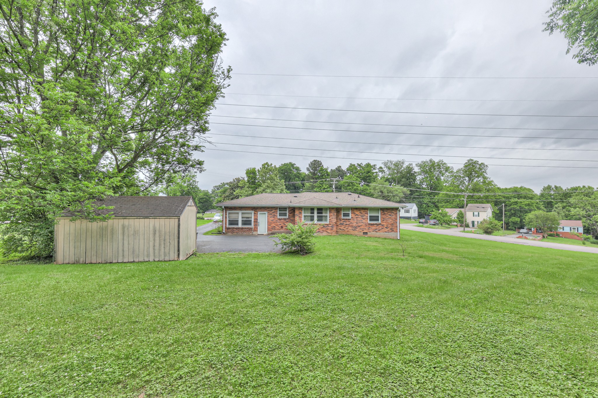 201 Foxwood Ln
