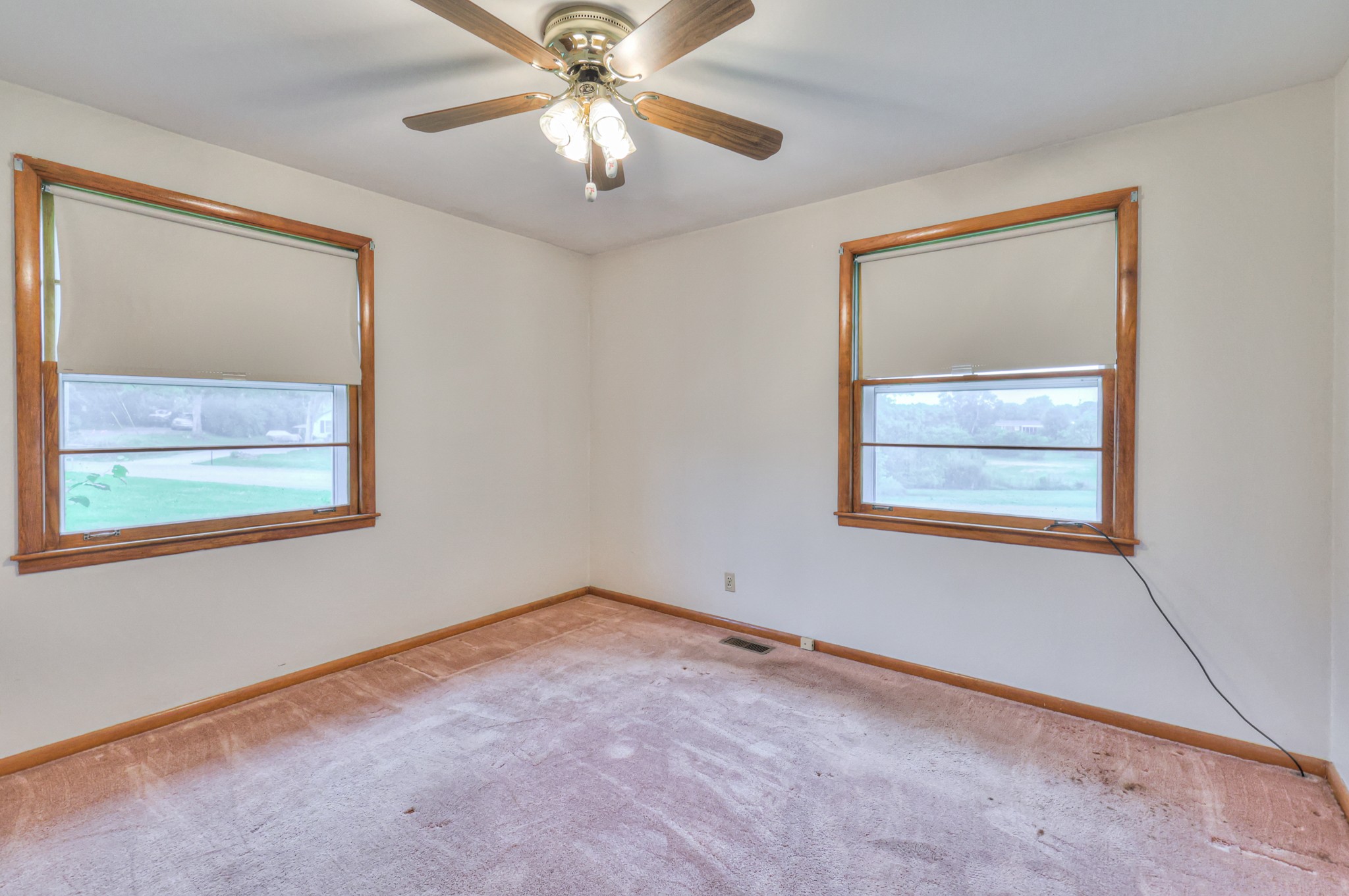 201 Foxwood Ln