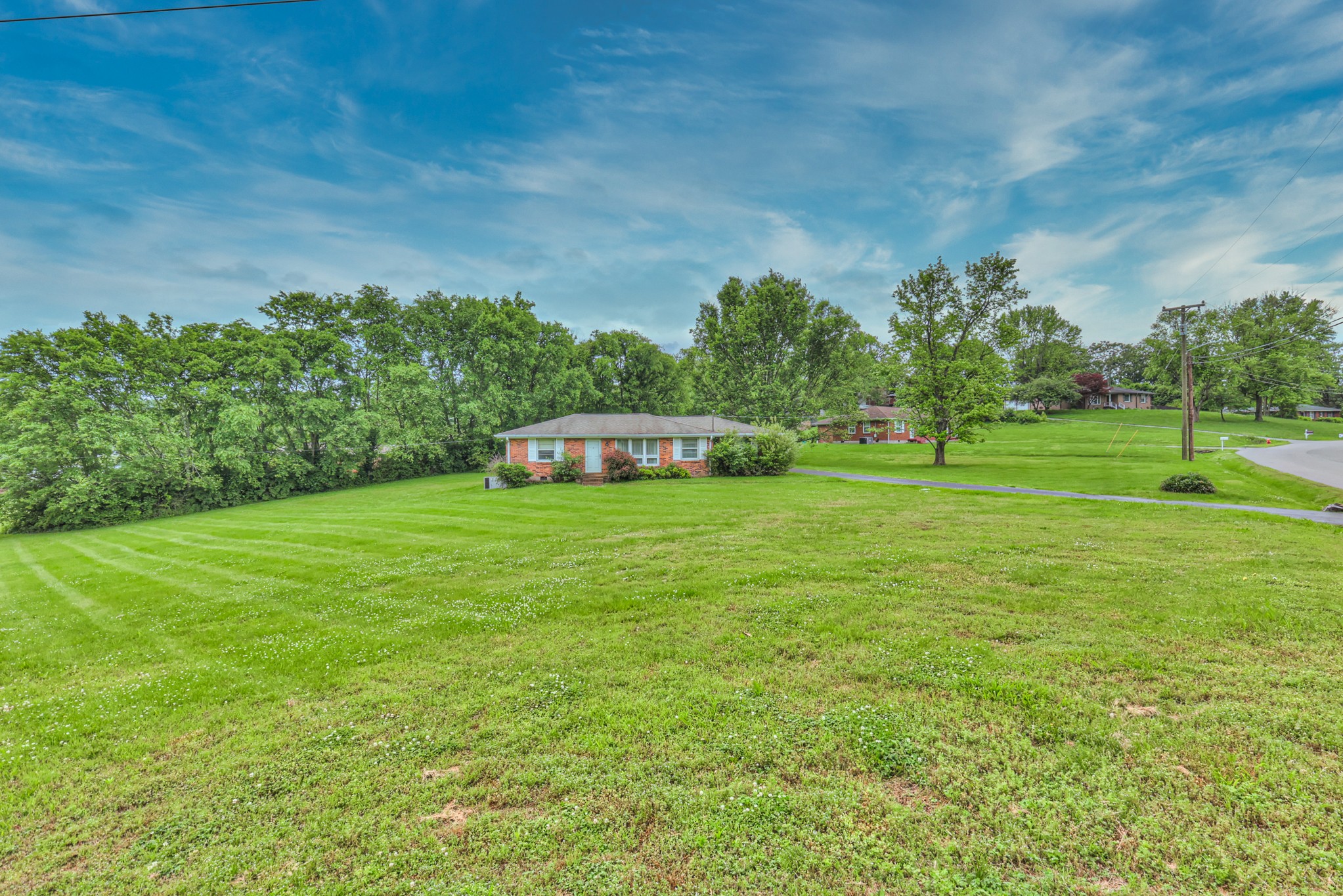 201 Foxwood Ln