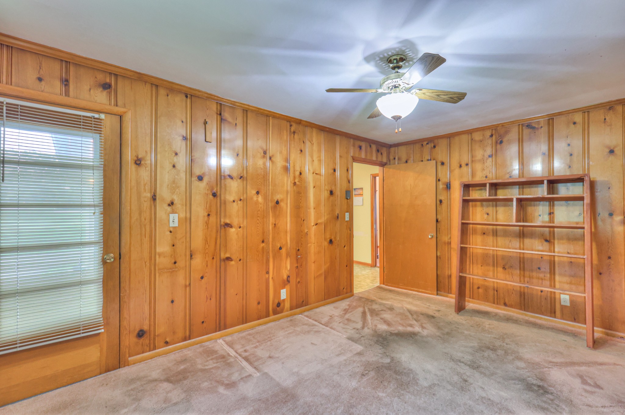 201 Foxwood Ln