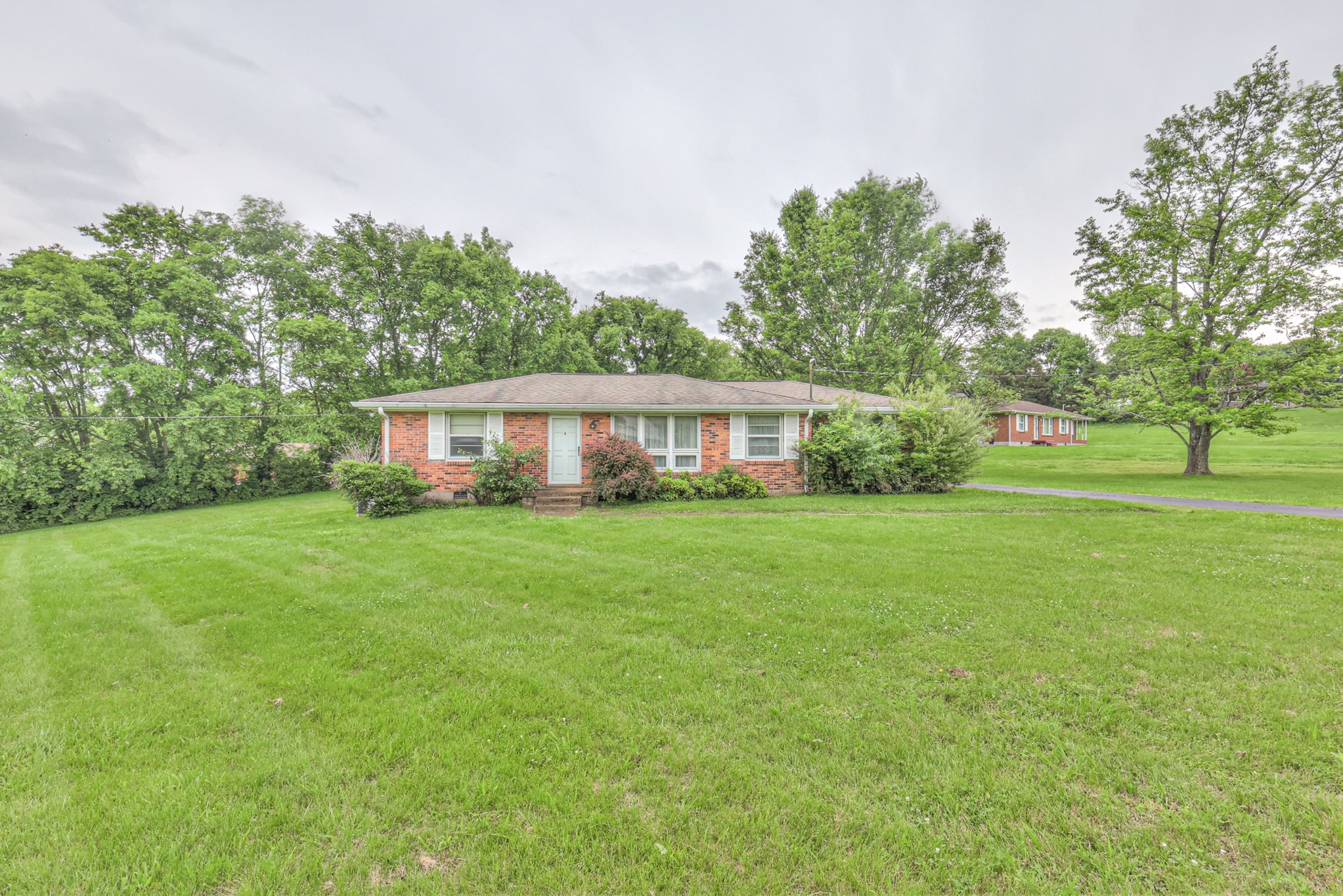 201 Foxwood Ln