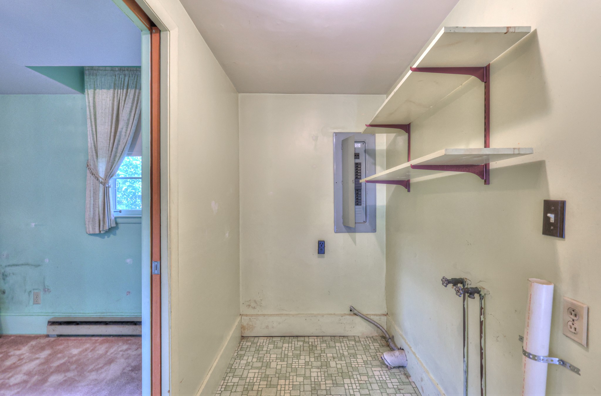 201 Foxwood Ln