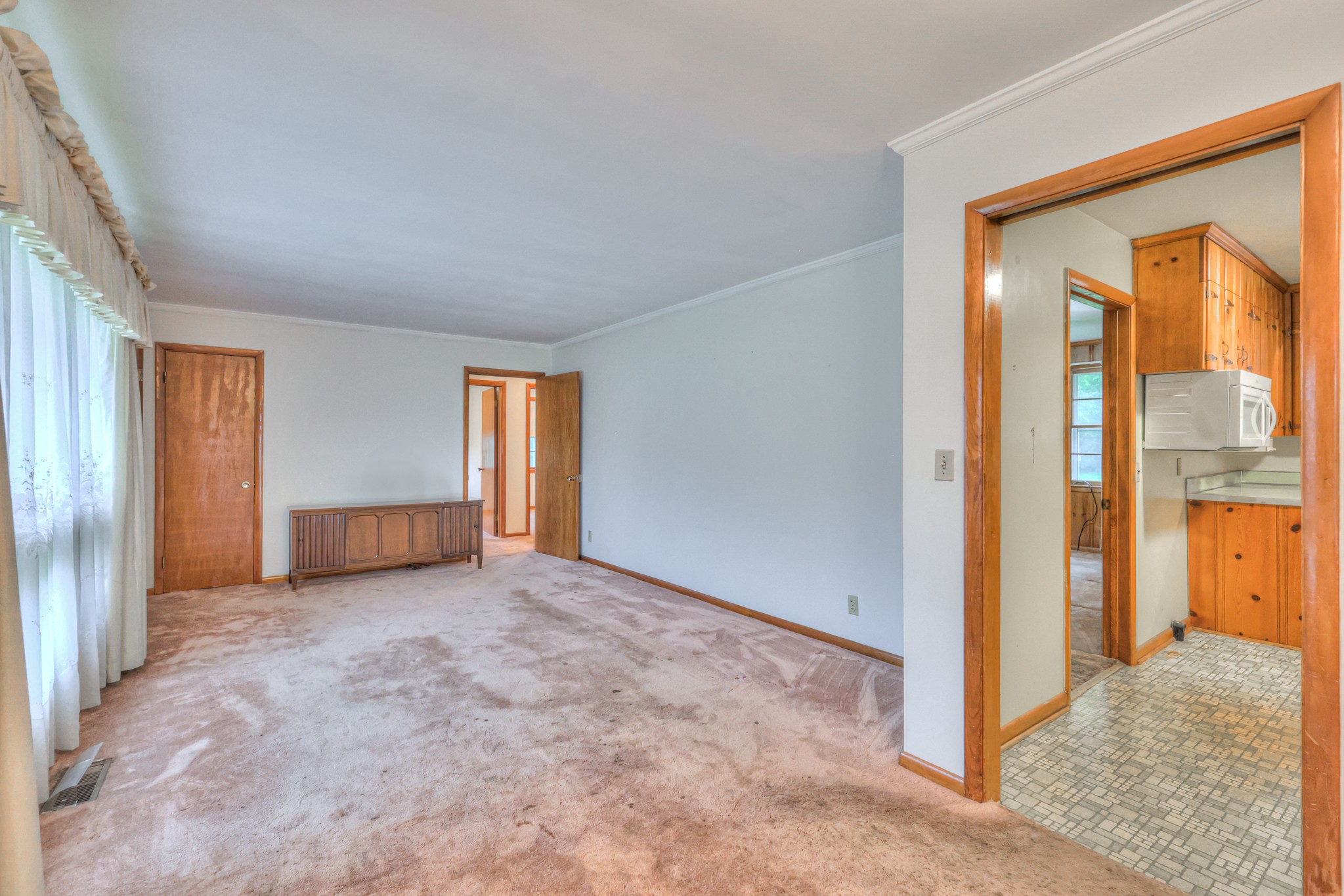 201 Foxwood Ln