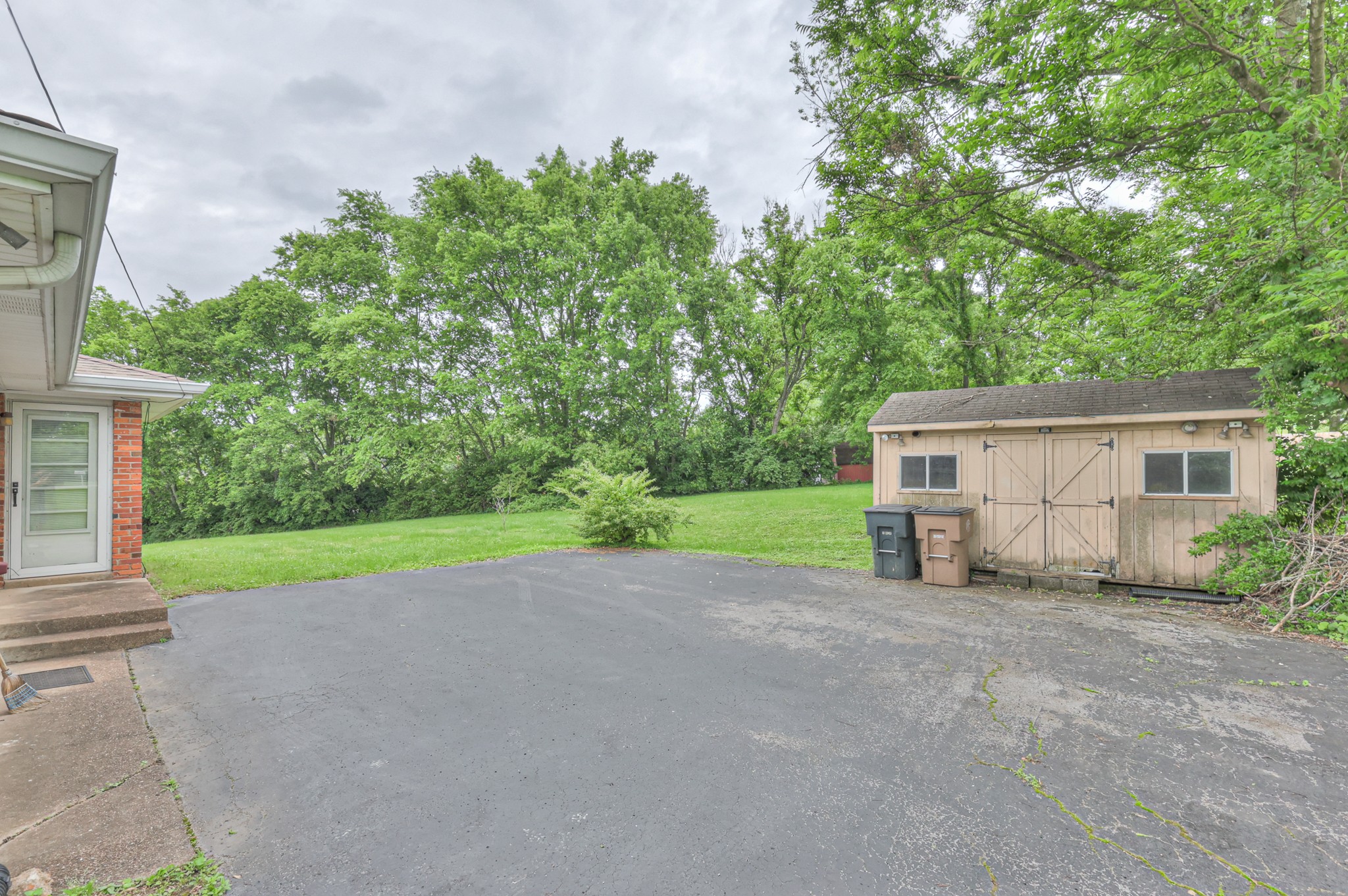 201 Foxwood Ln