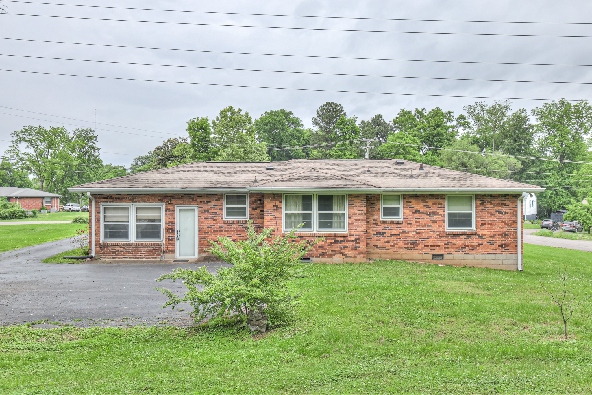 201 Foxwood Ln