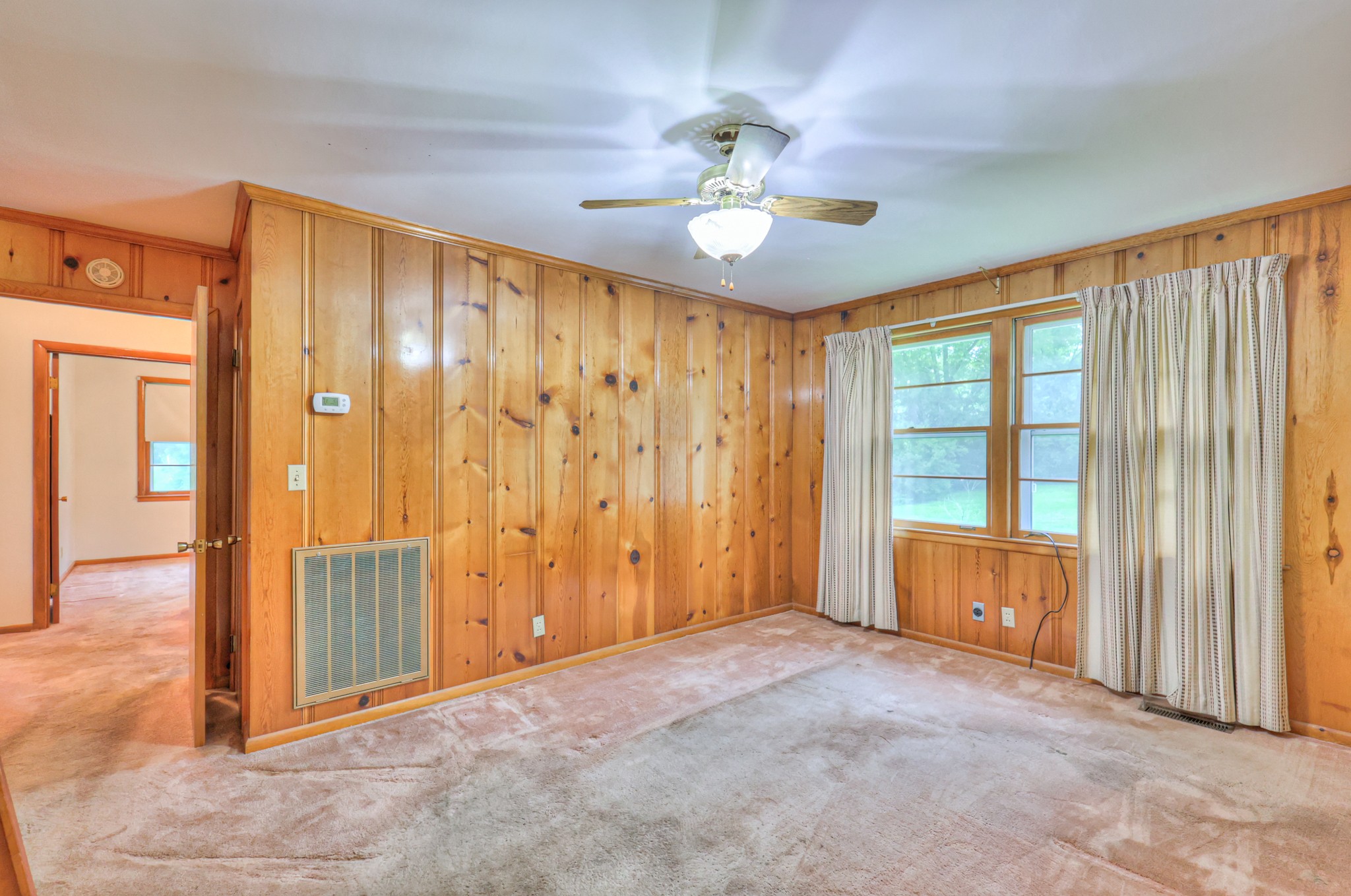 201 Foxwood Ln