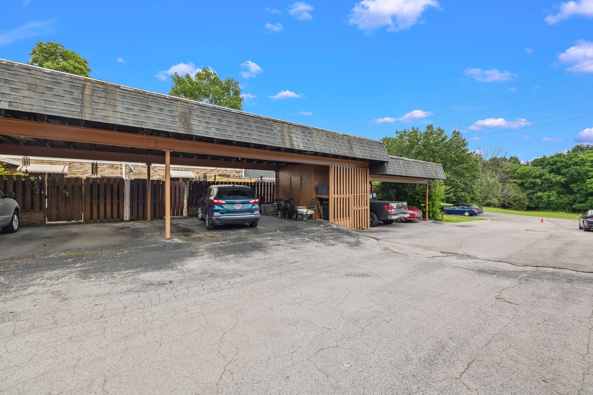 264 Lake Chateau Dr