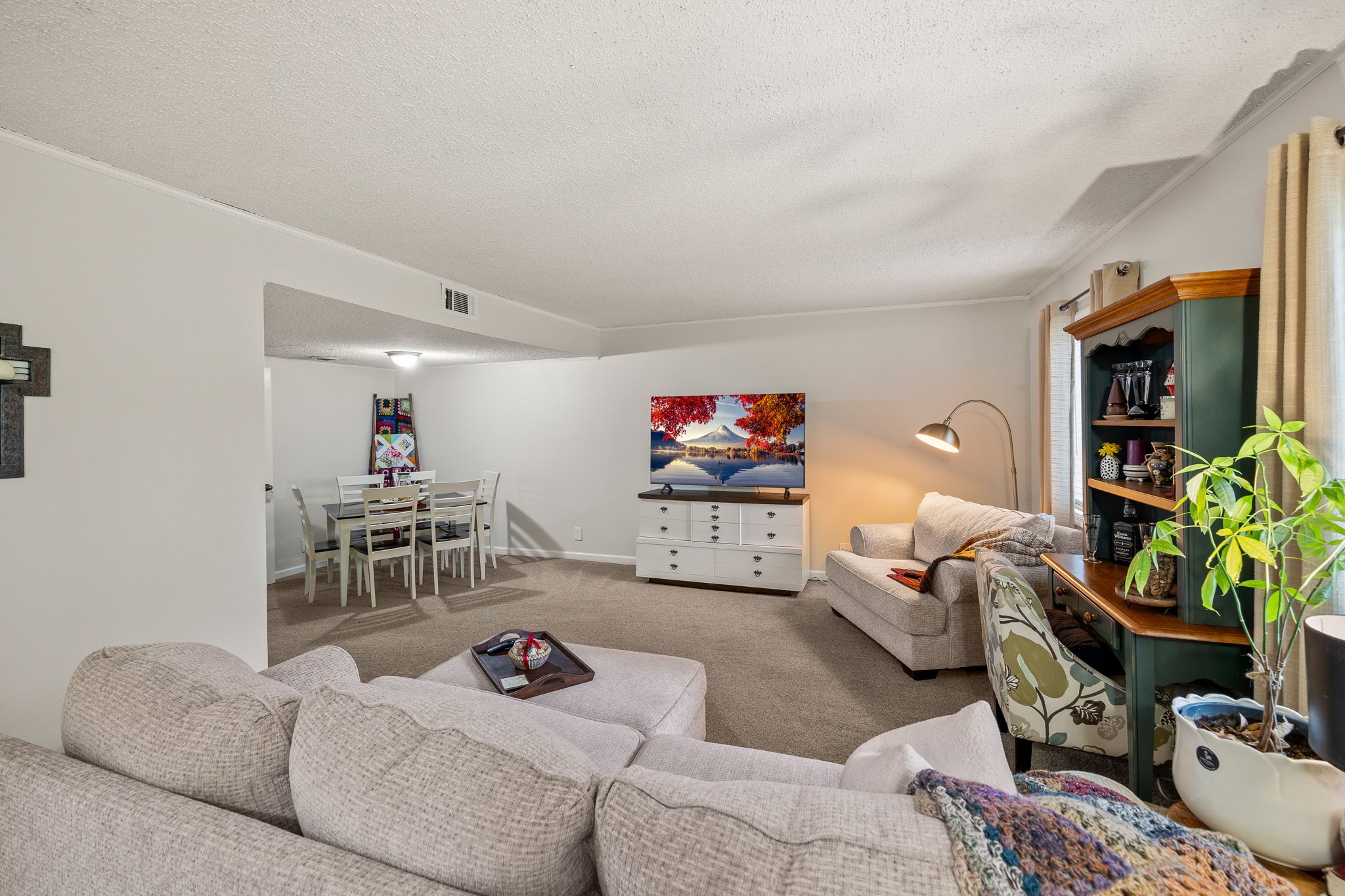 264 Lake Chateau Dr