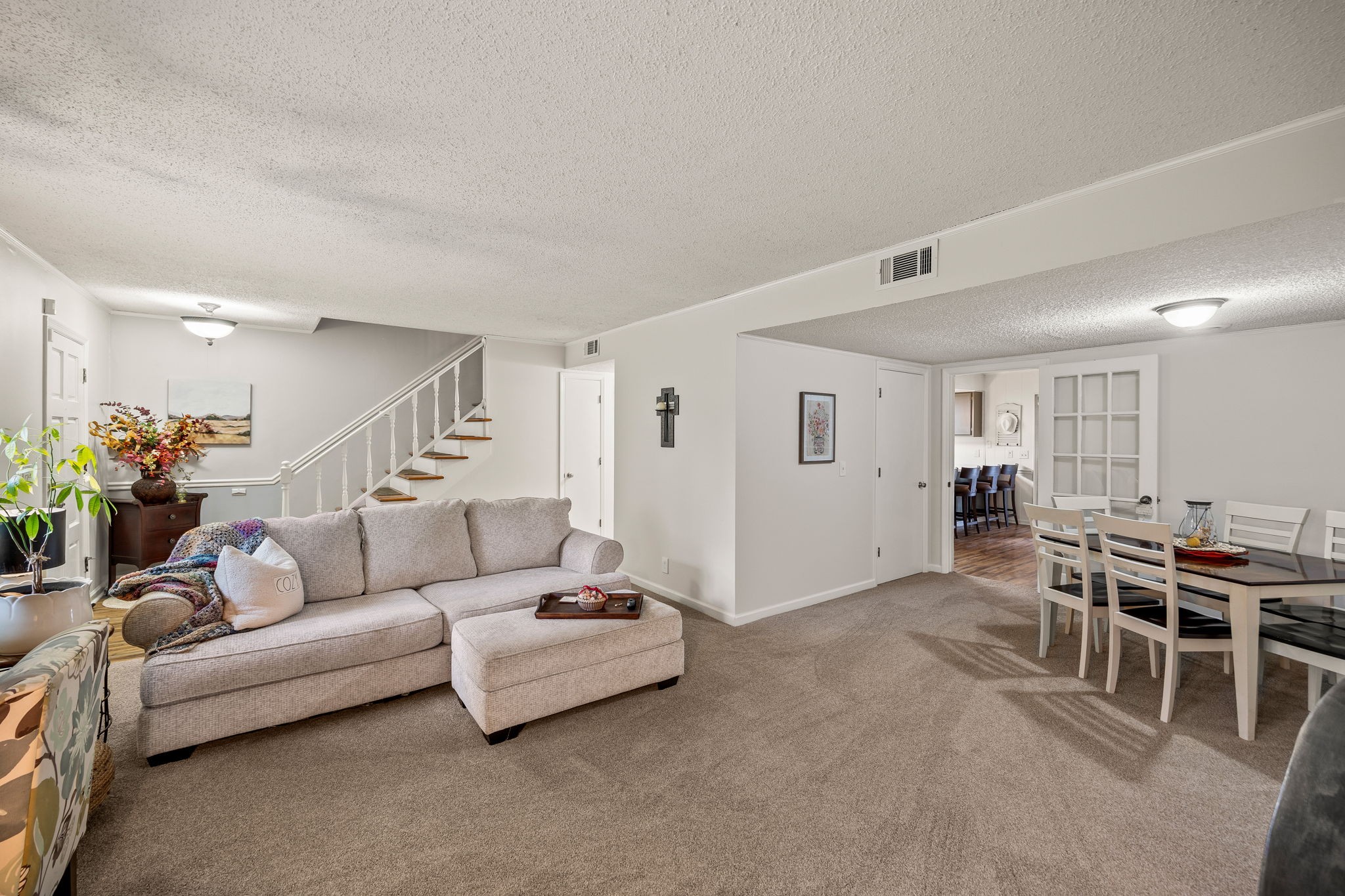 264 Lake Chateau Dr