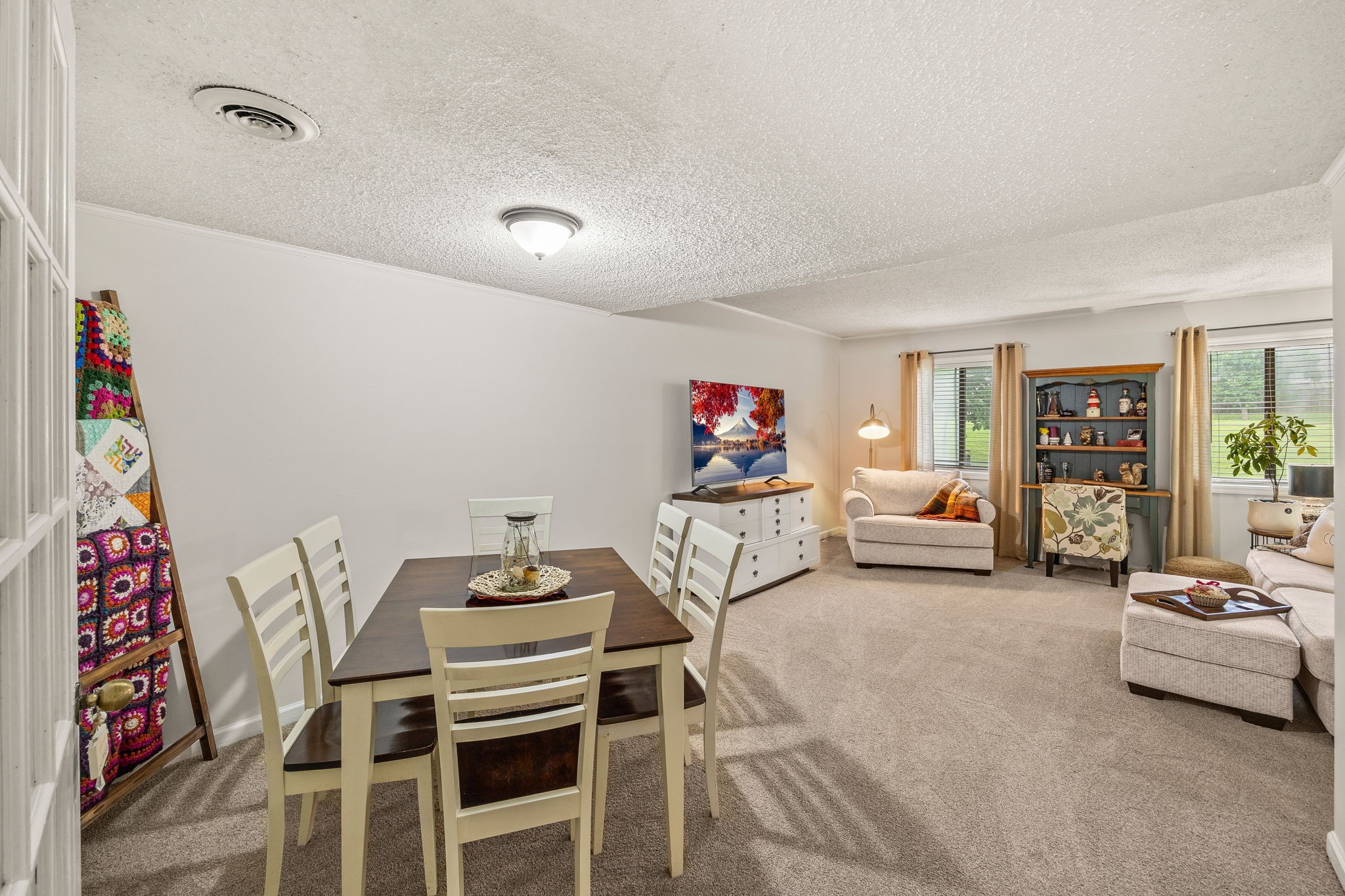 264 Lake Chateau Dr
