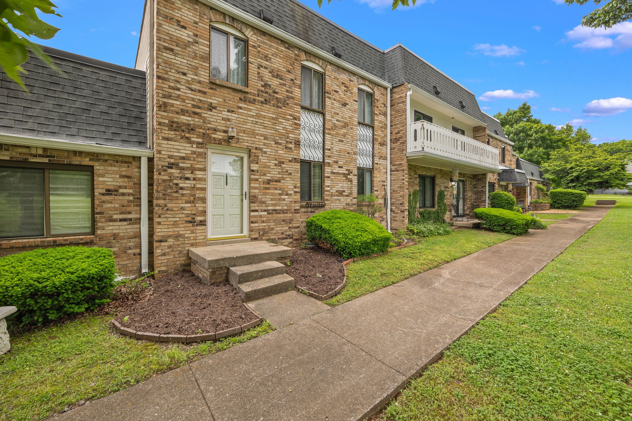 264 Lake Chateau Dr
