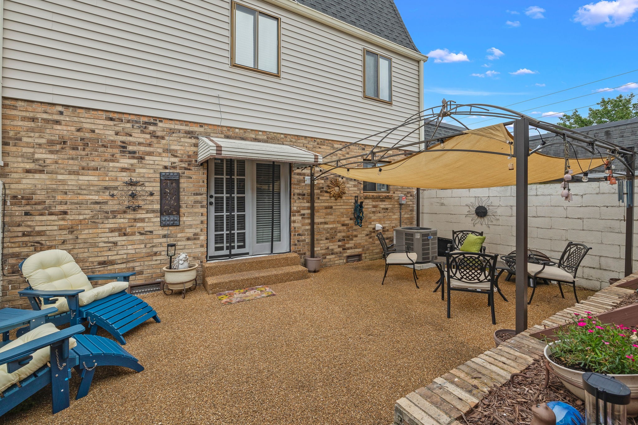 264 Lake Chateau Dr