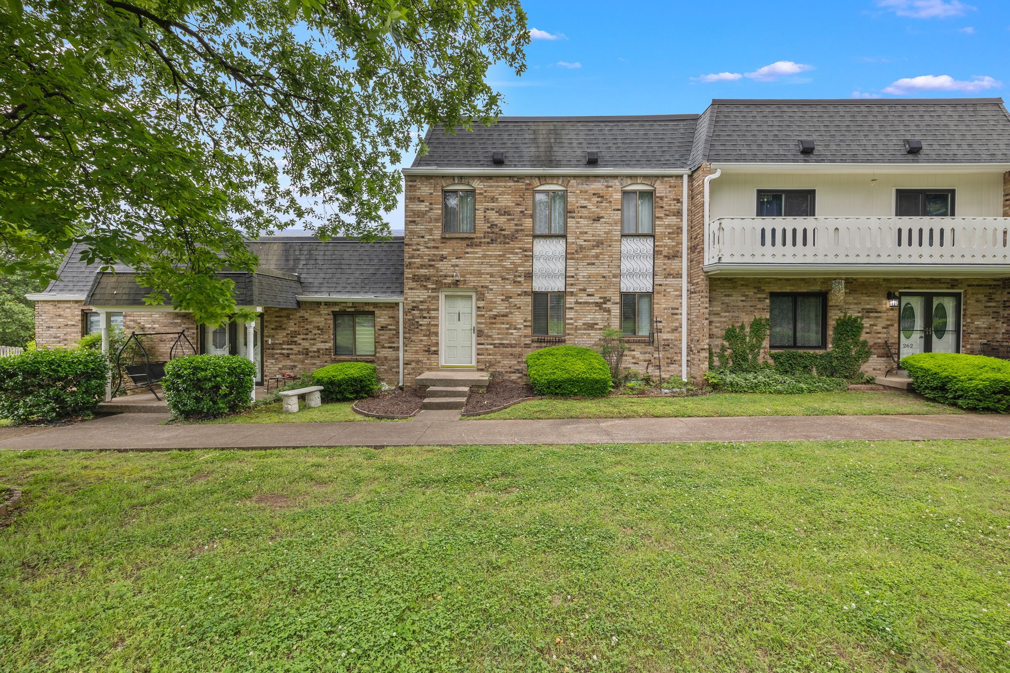 264 Lake Chateau Dr