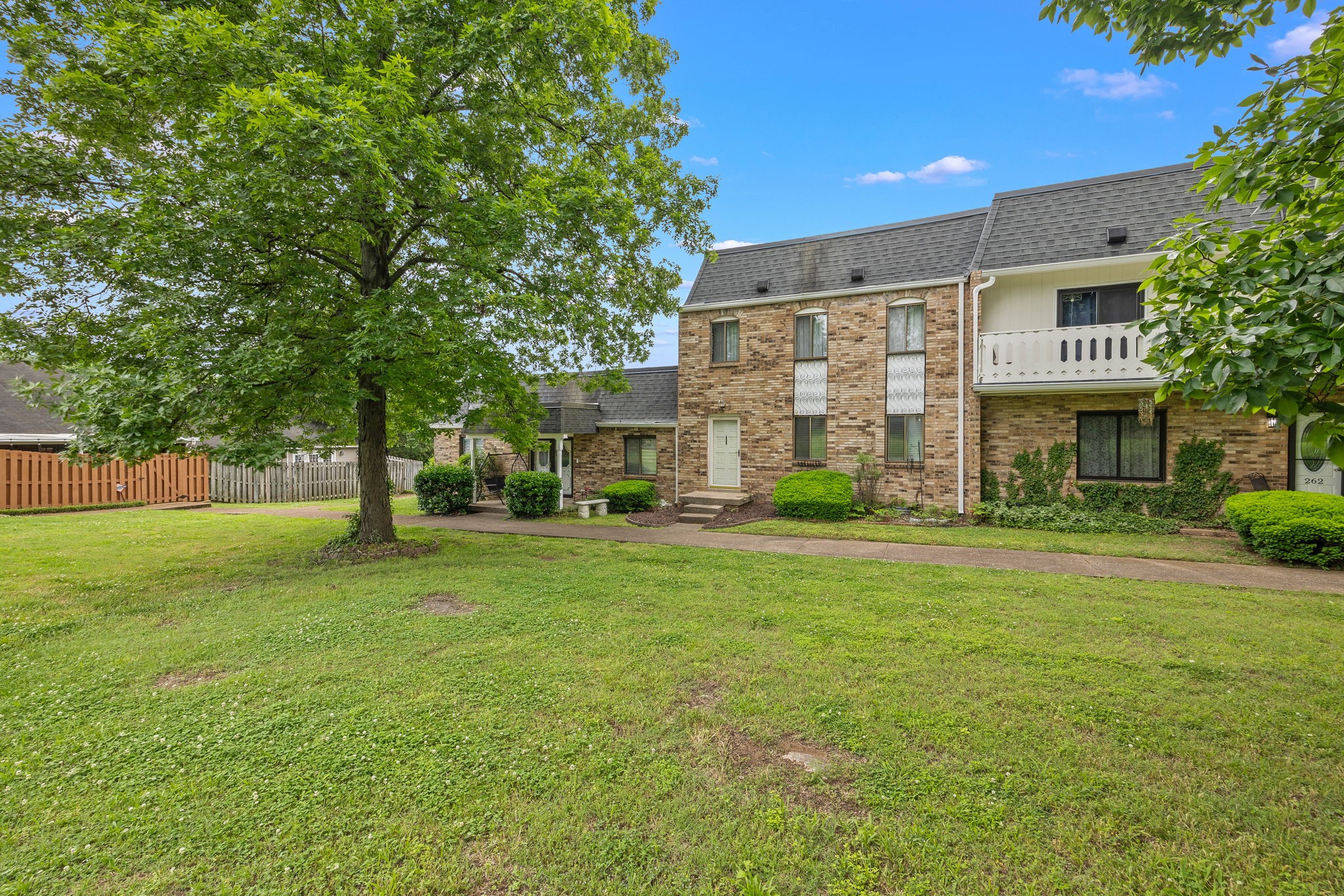264 Lake Chateau Dr