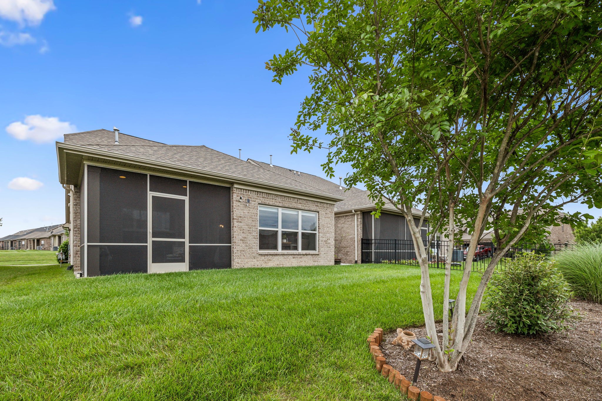 1420 Whispering Oaks Dr