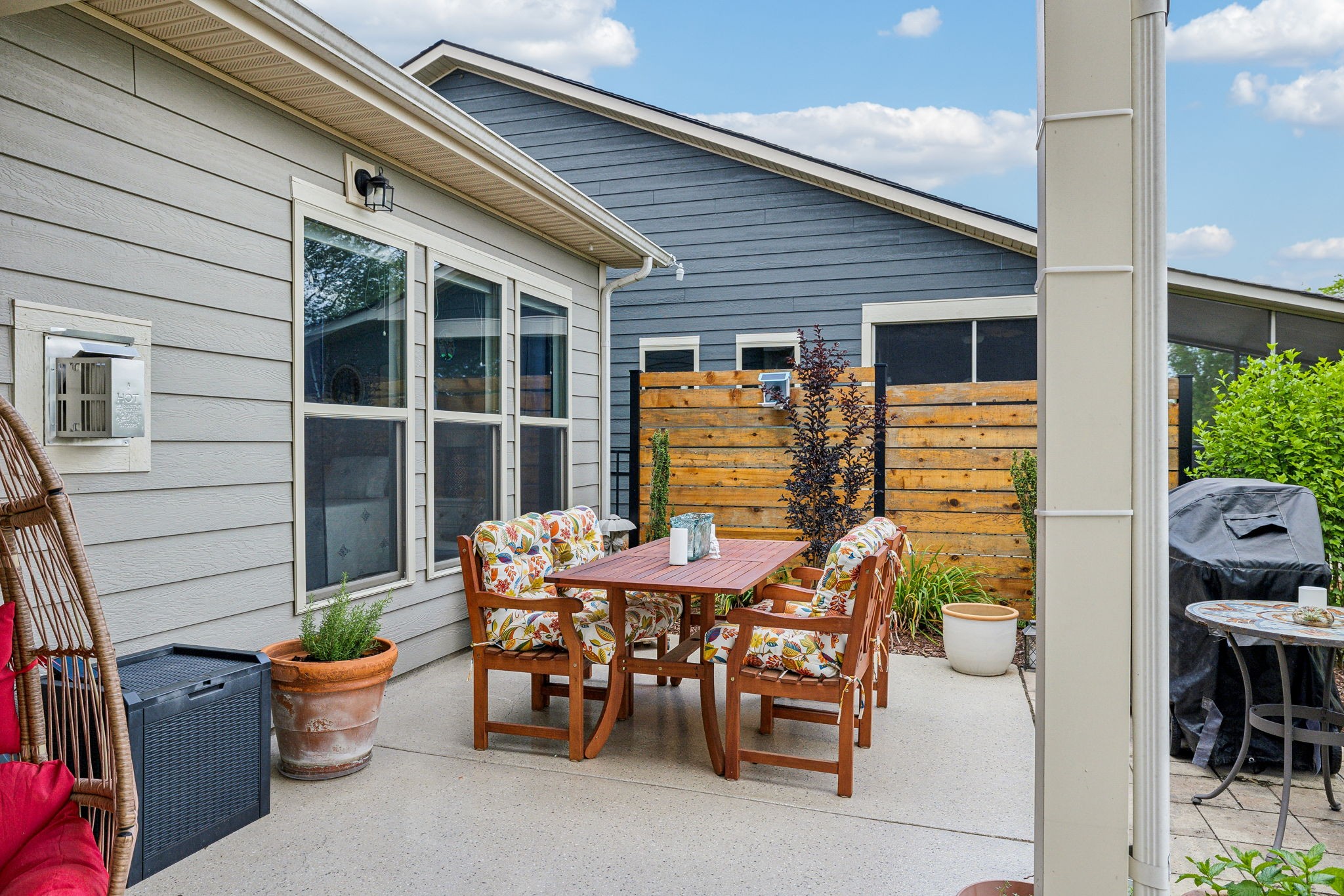 2237 Henderson Dr