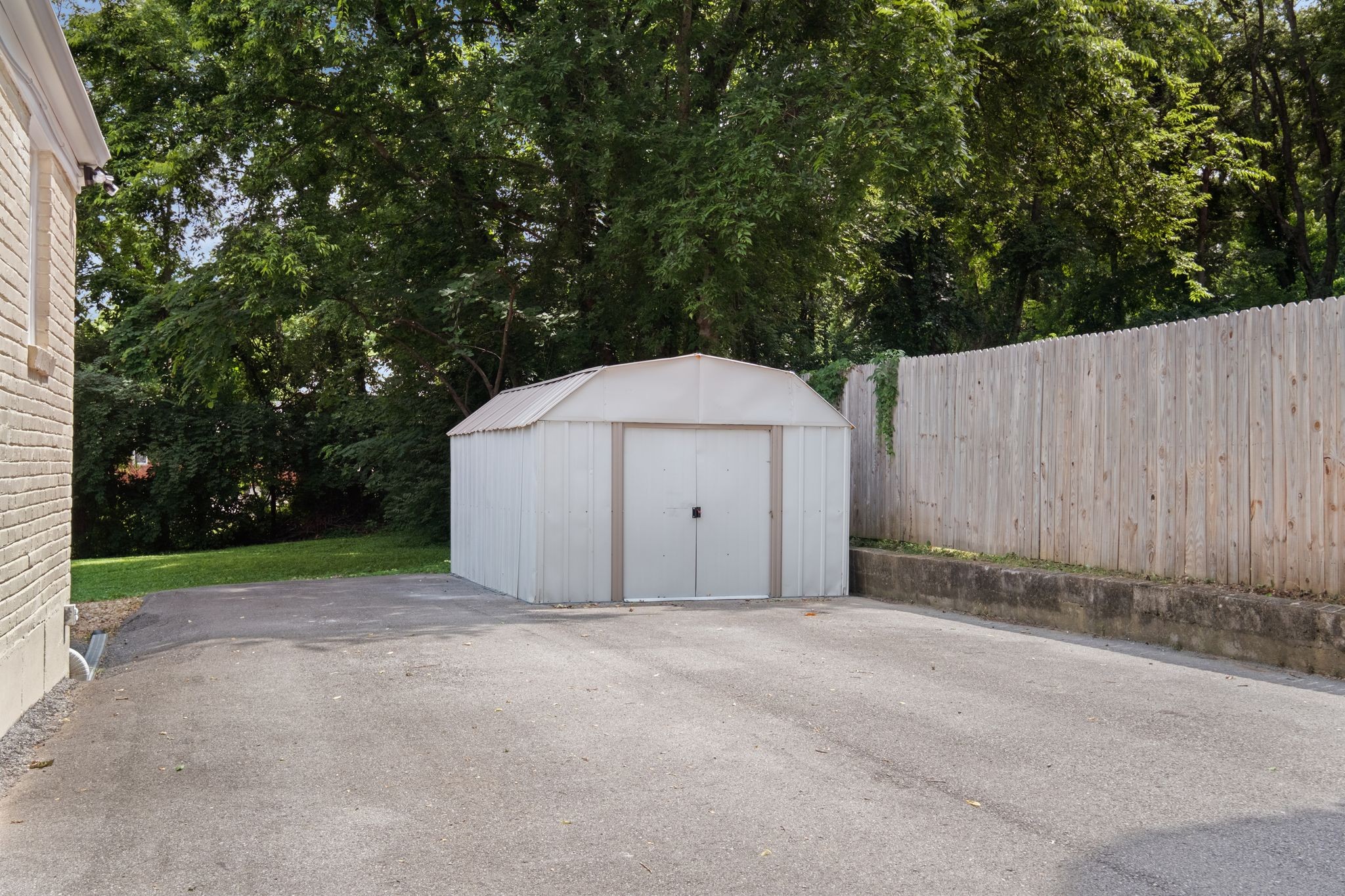 2841 Lakeland Dr