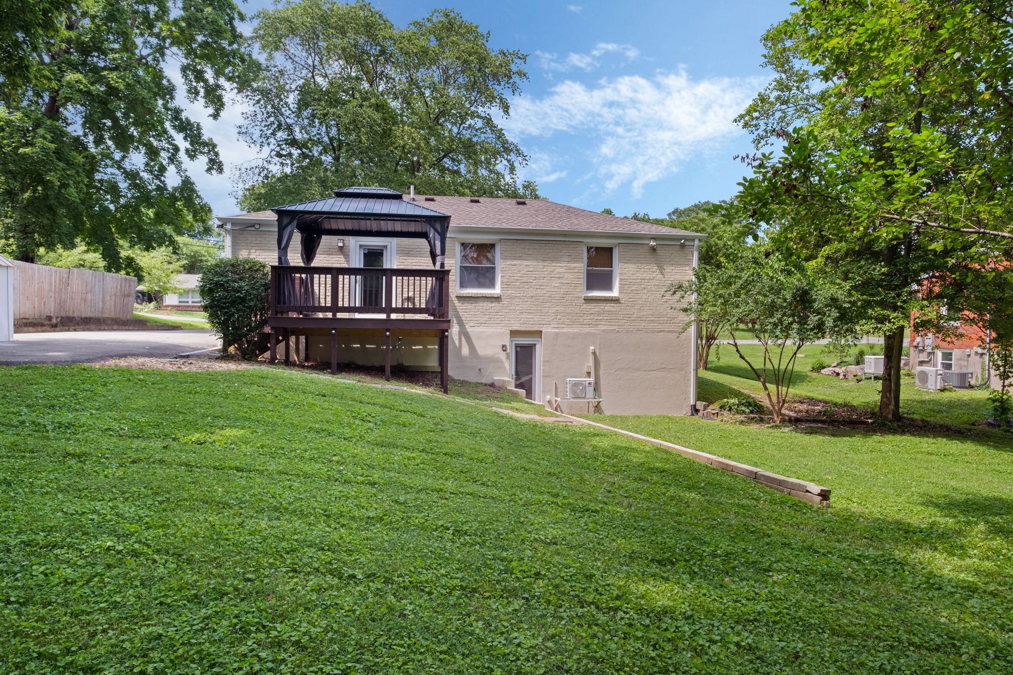 2841 Lakeland Dr
