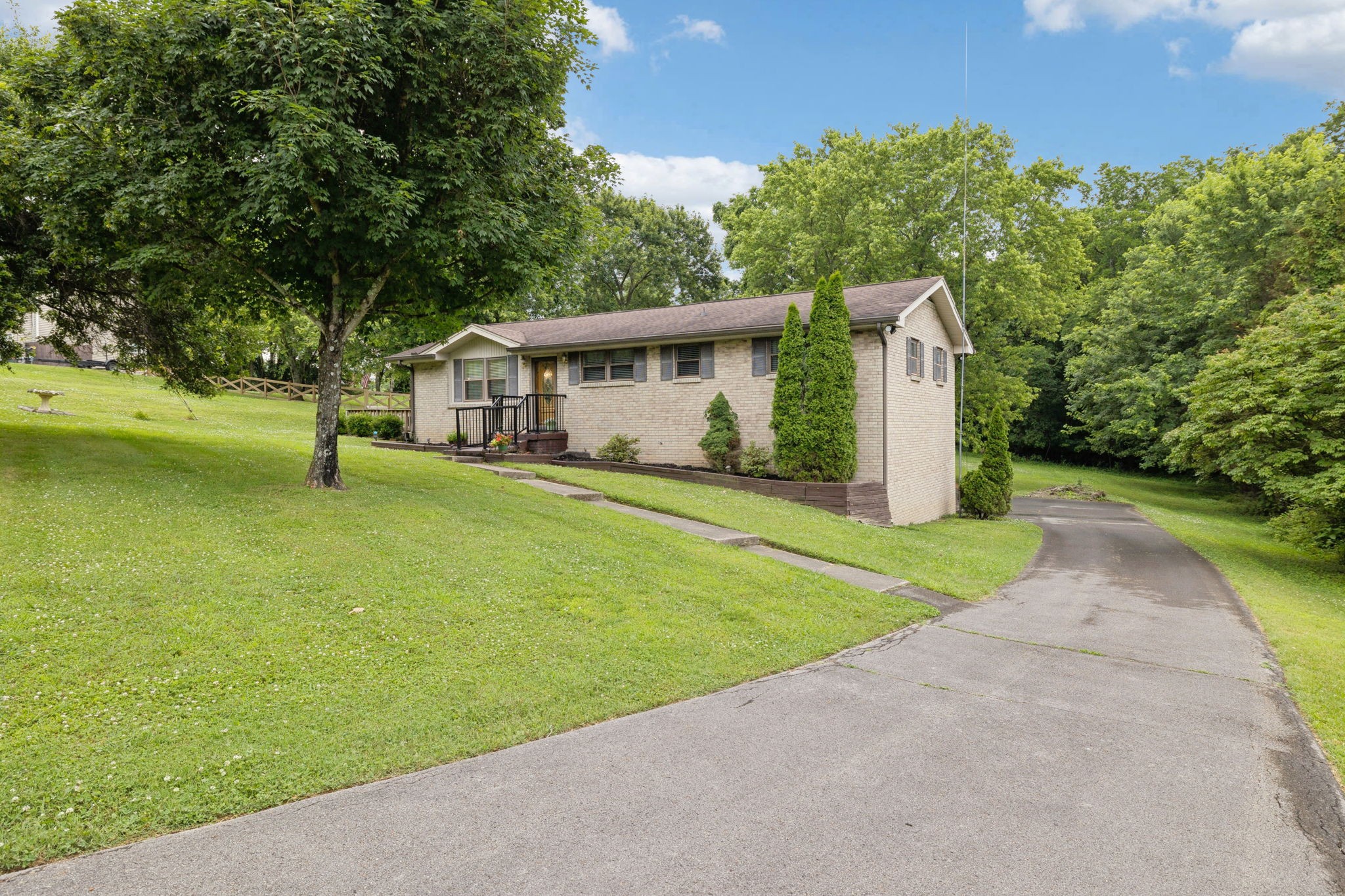 324 Hickory Dr