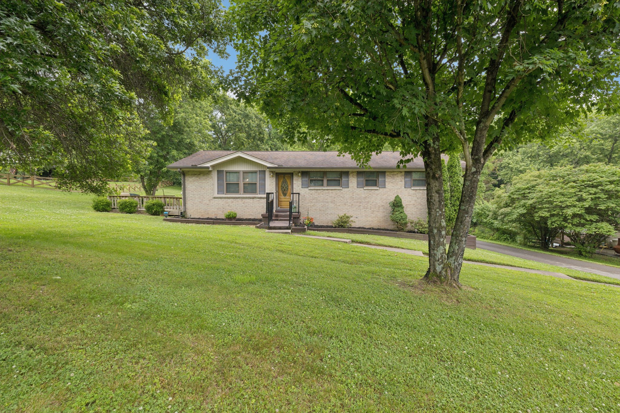 324 Hickory Dr
