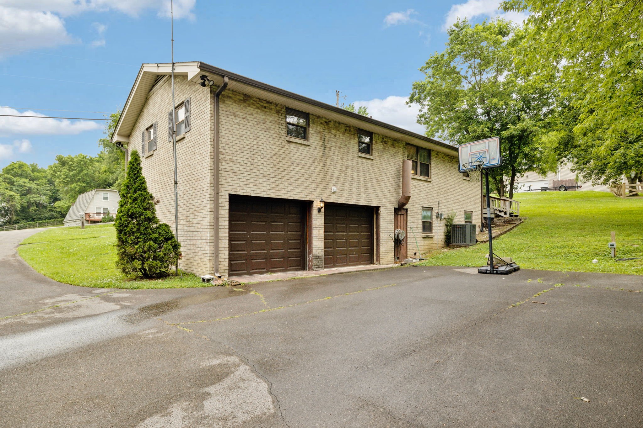 324 Hickory Dr