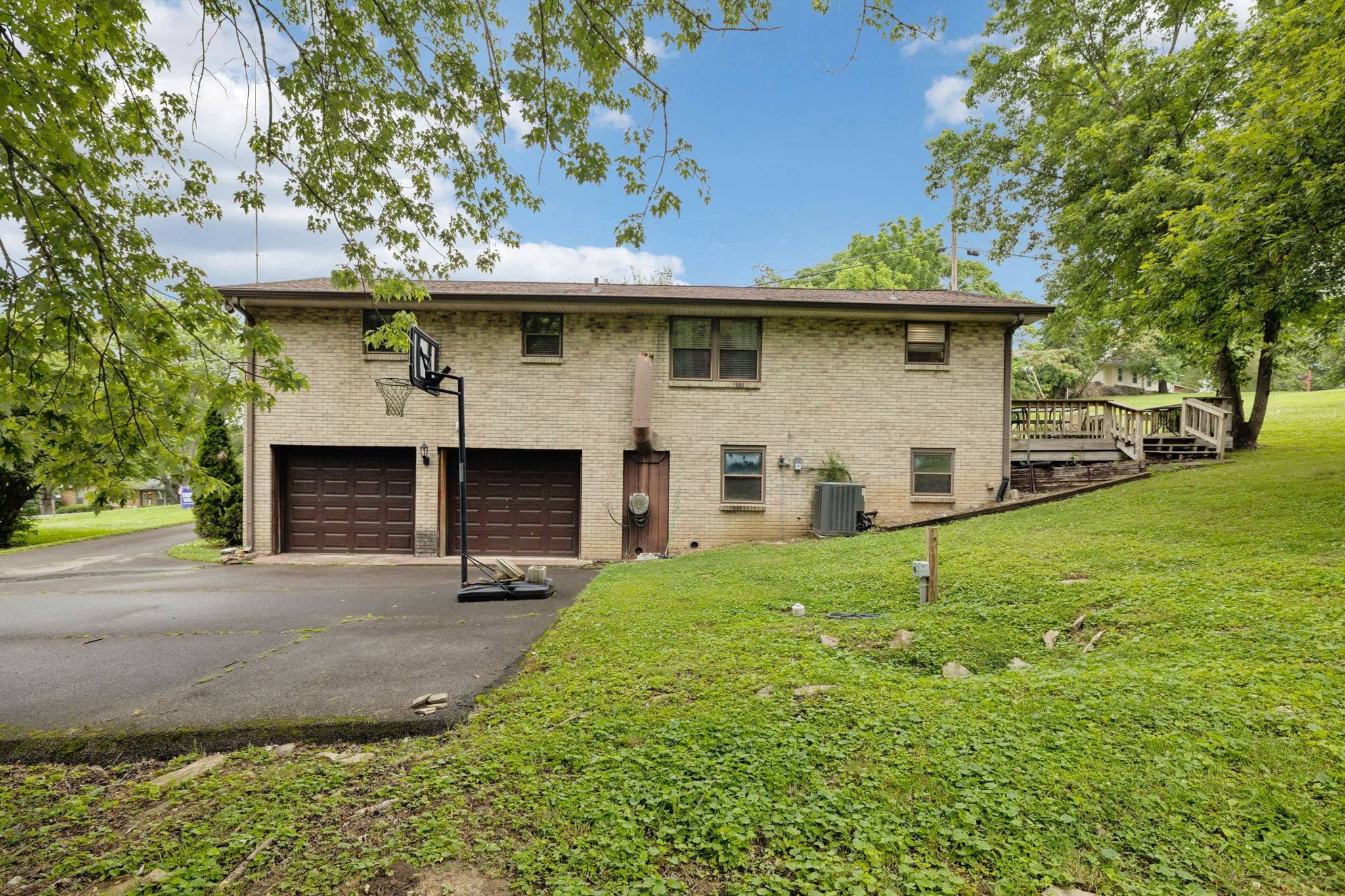324 Hickory Dr