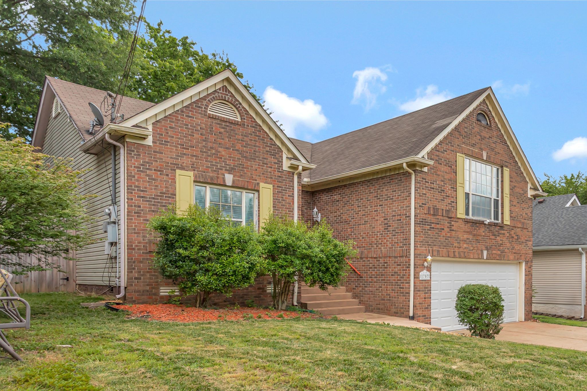 1707 University Dr