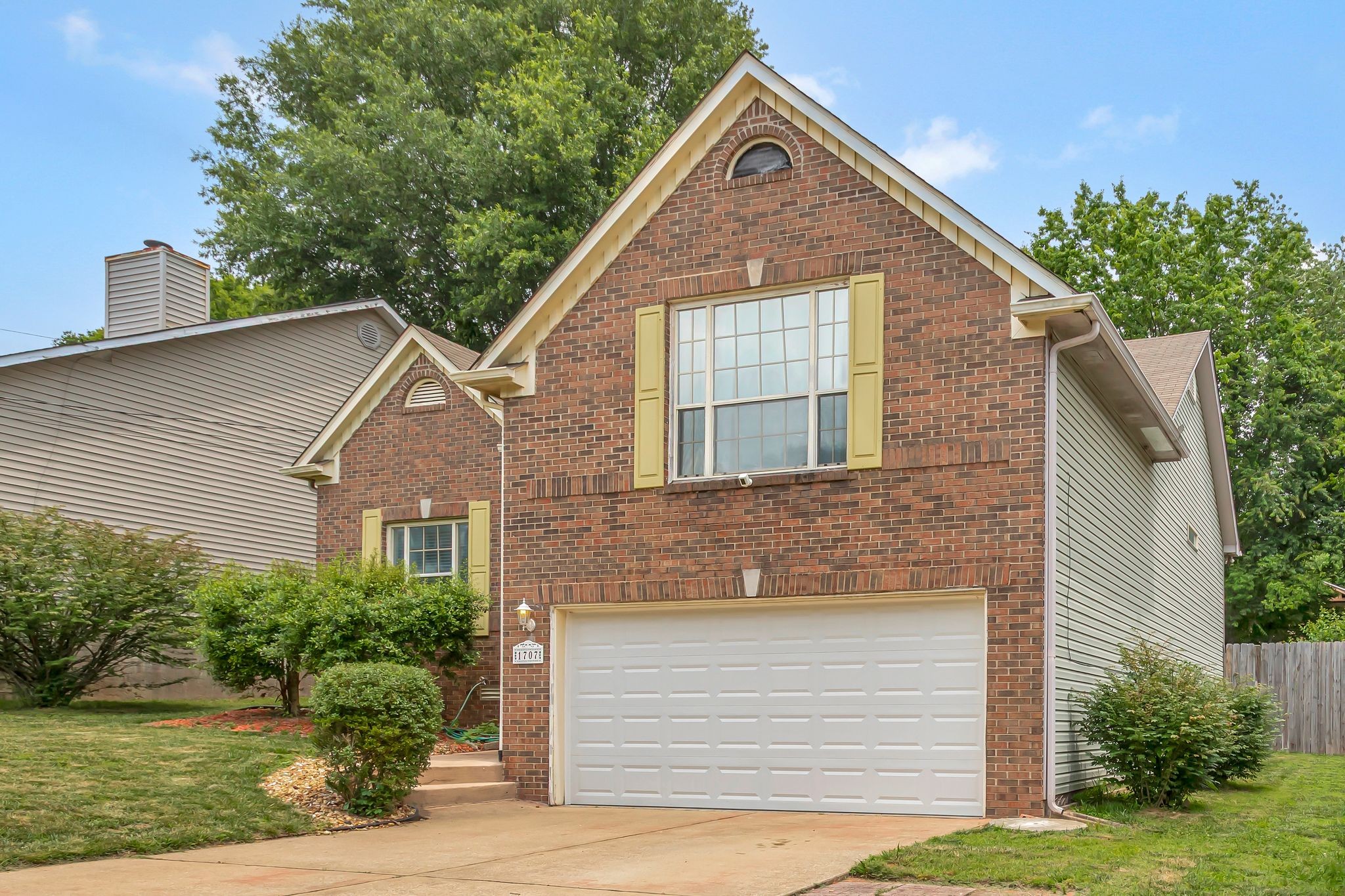 1707 University Dr