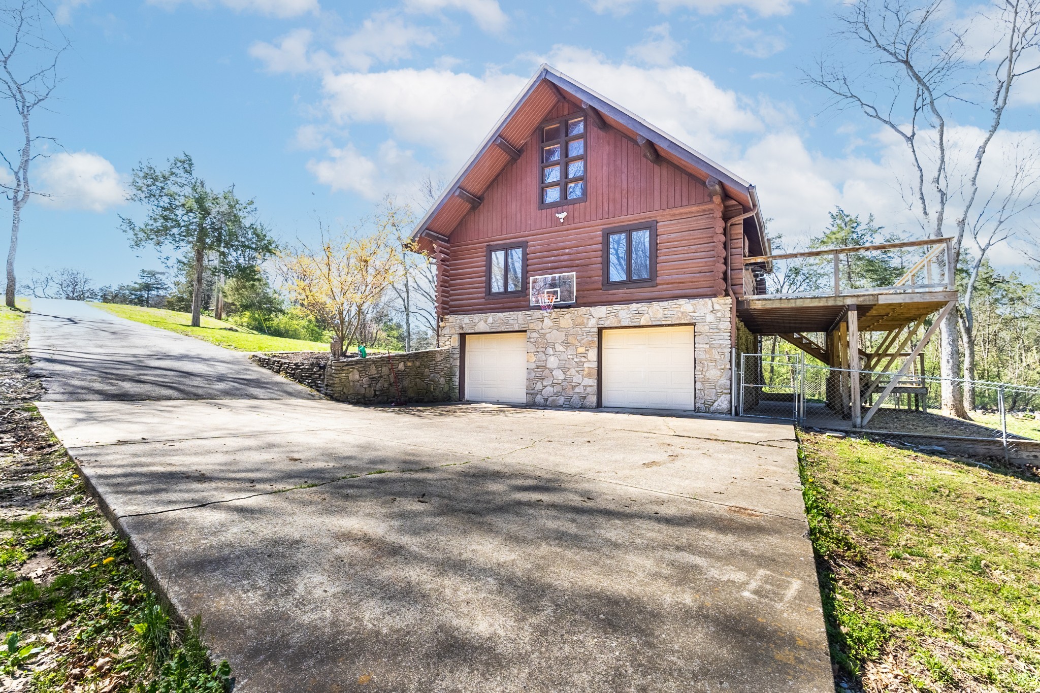 602 Woods Ct