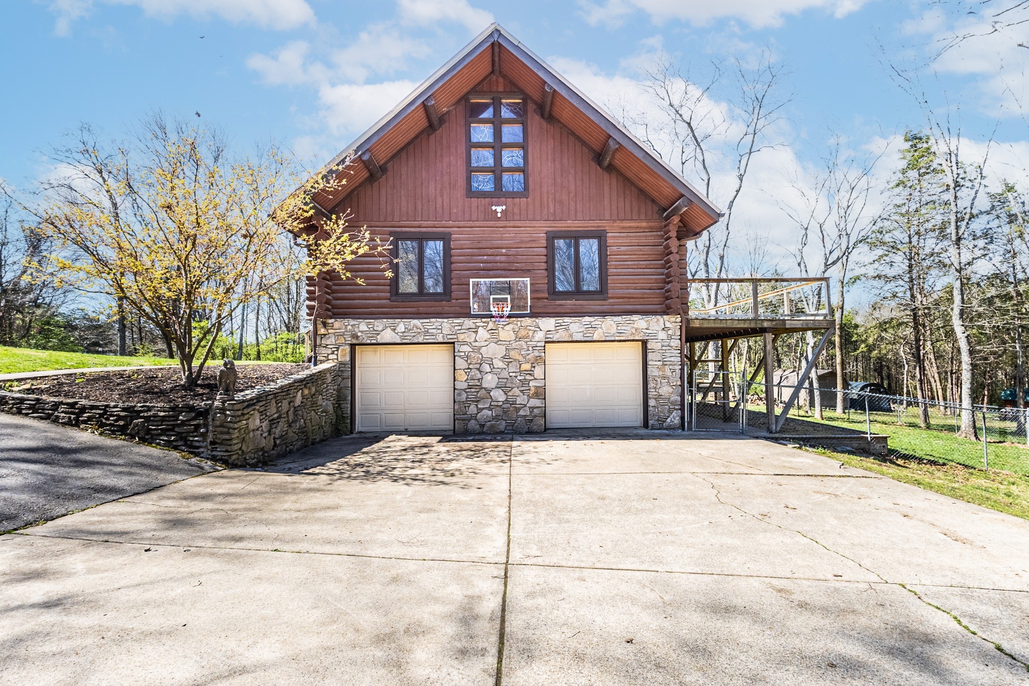 602 Woods Ct
