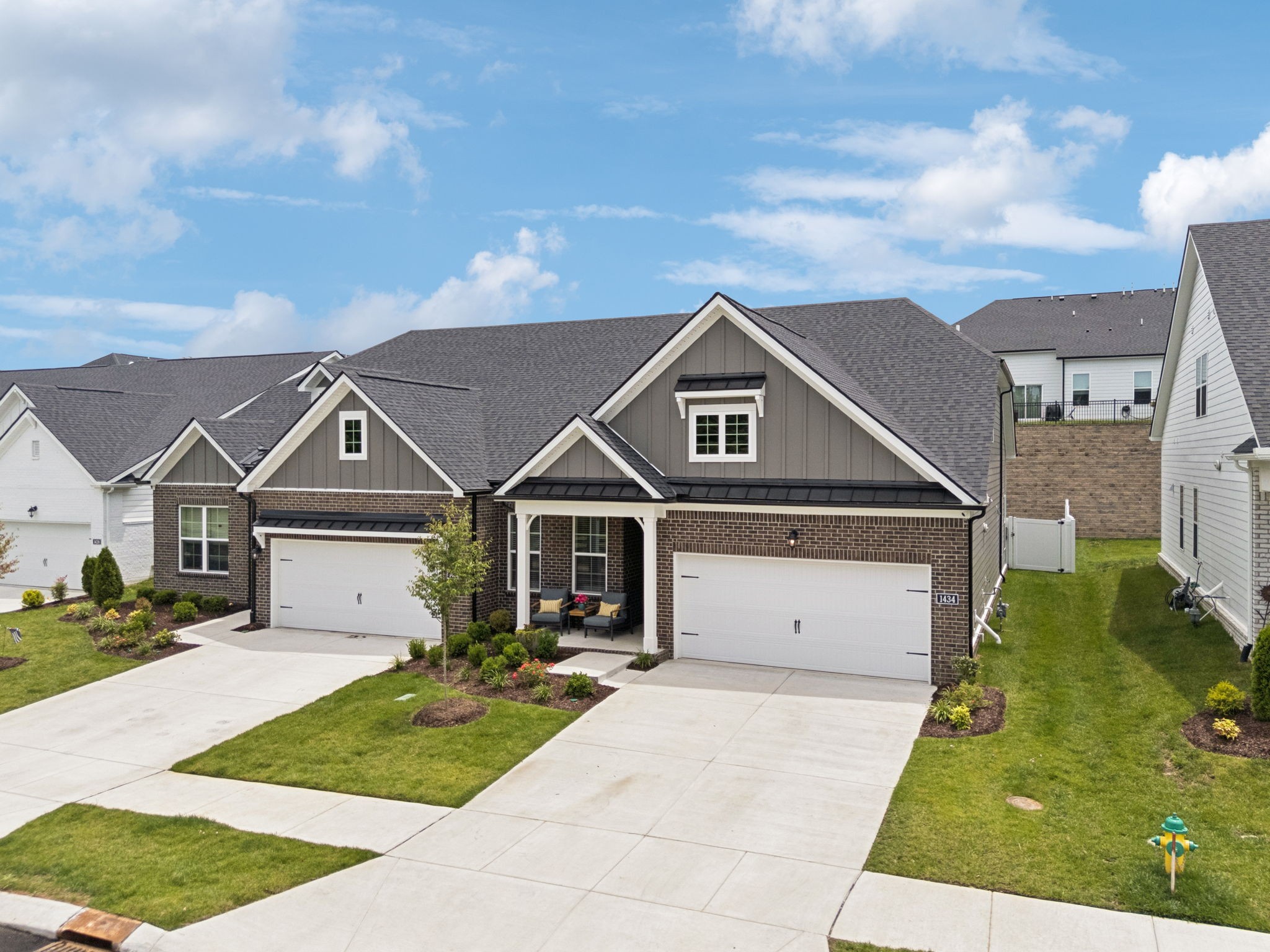 1434 Autumn Leaf Ln