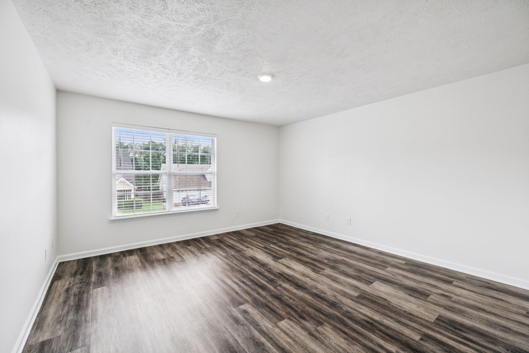1056 Lakewalk Dr