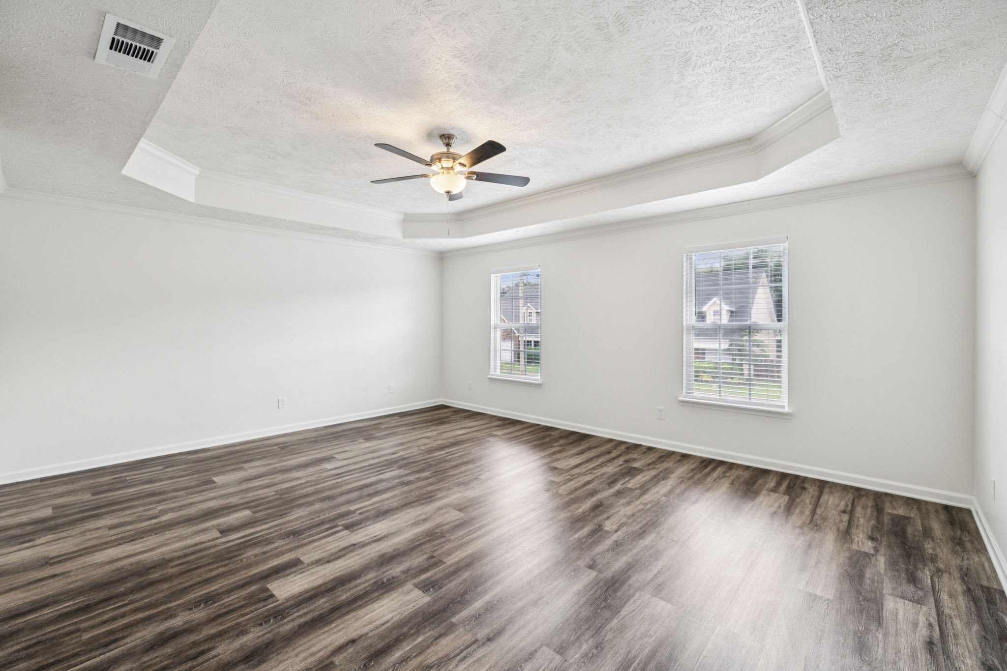 1056 Lakewalk Dr